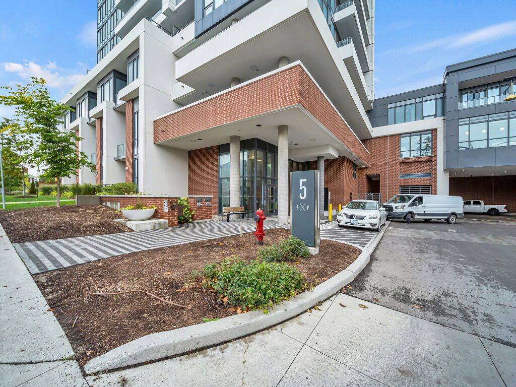 Kitchener, ON N2G 0E3,5 Wellington ST #1405