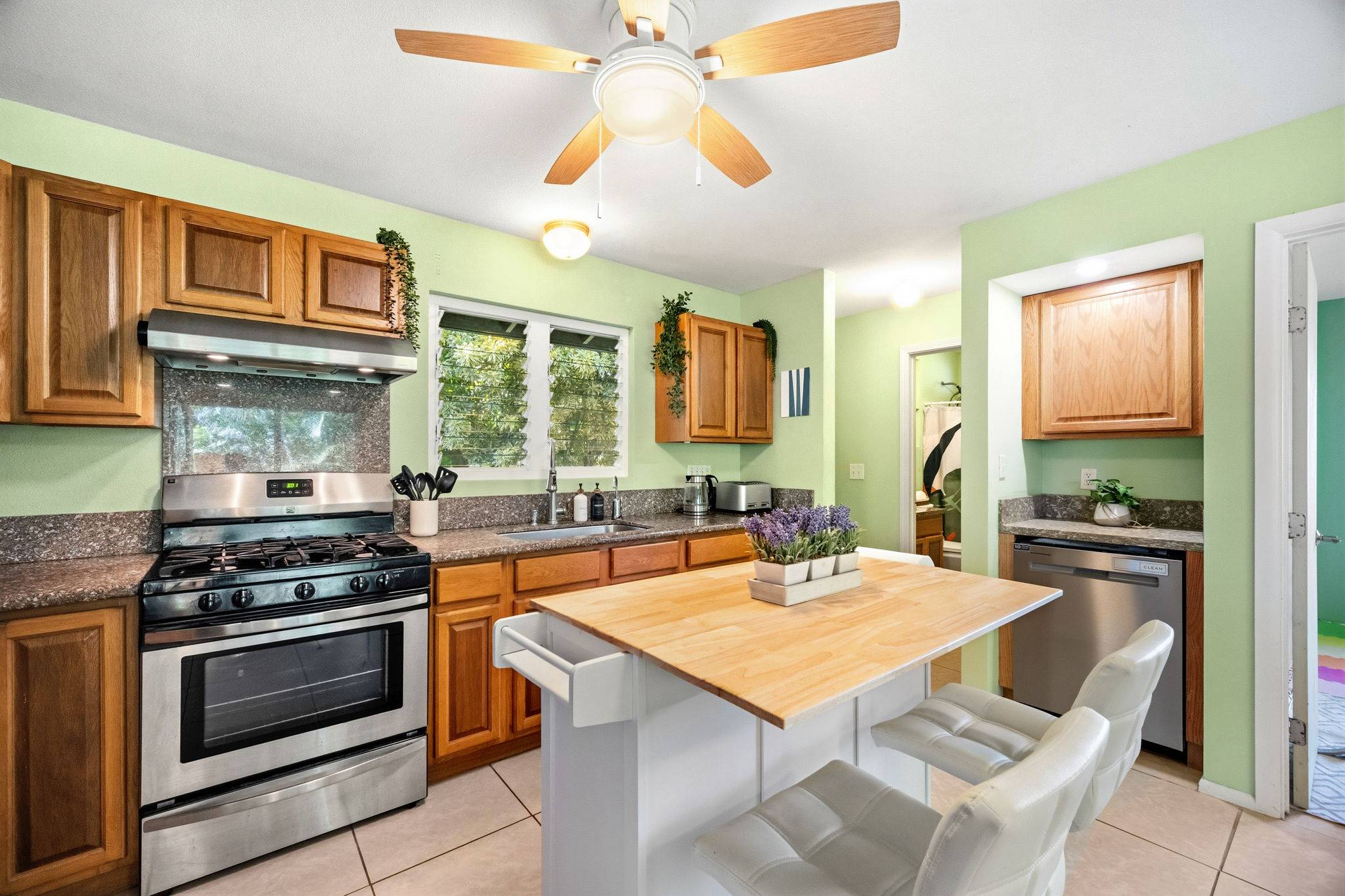 Kapaa, HI 96746,6250 OLOHENA RD #2