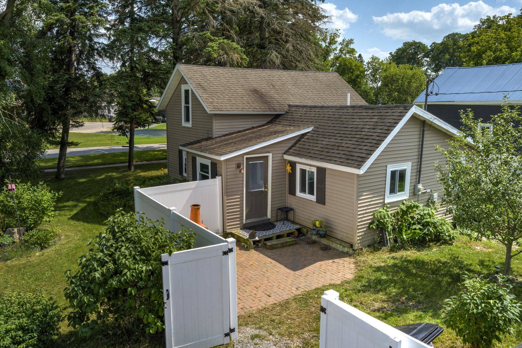 Kalkaska, MI 49646,302 Pine ST