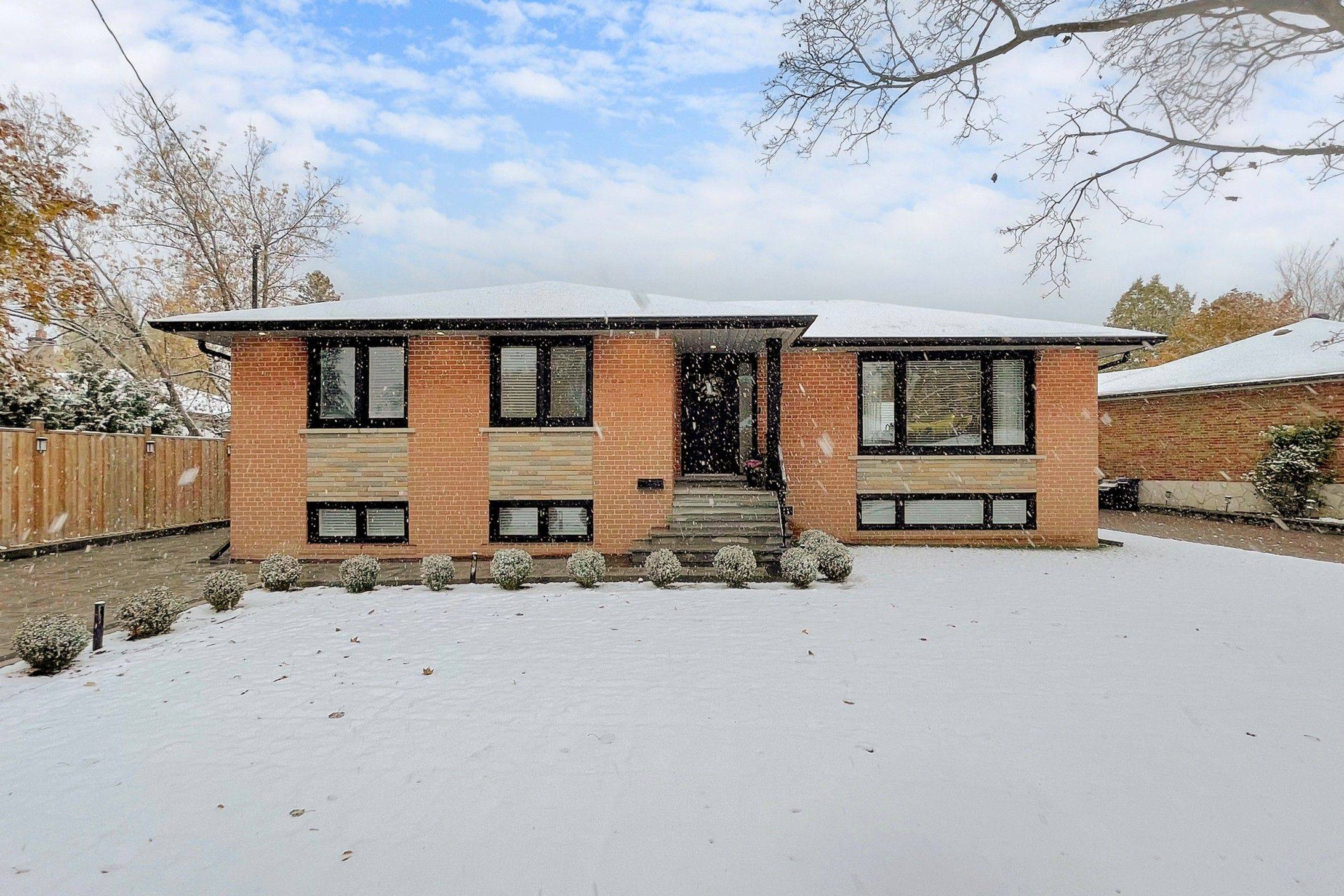 Toronto W10, ON M9V 2N4,76 Alhart DR