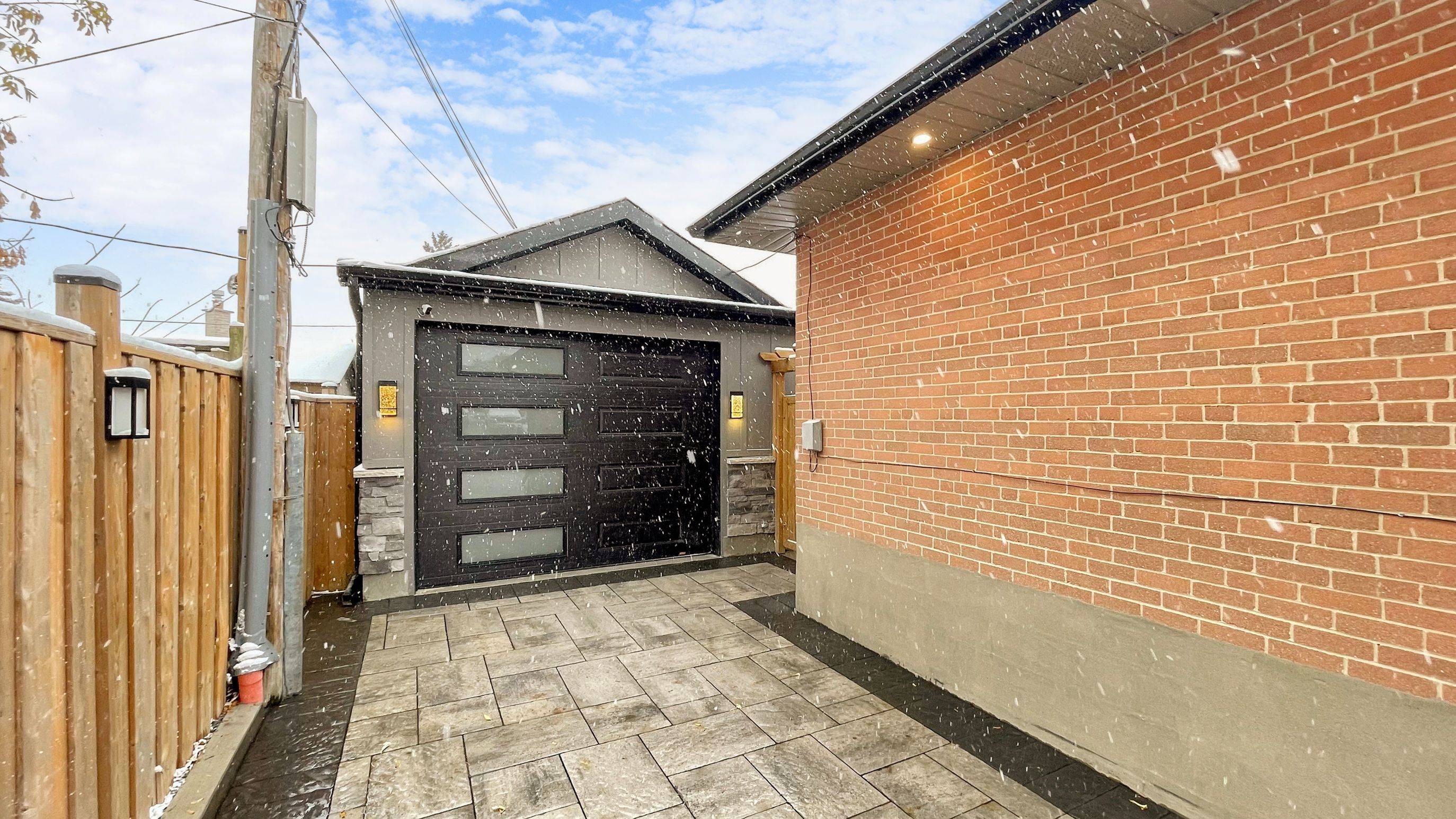 Toronto W10, ON M9V 2N4,76 Alhart DR