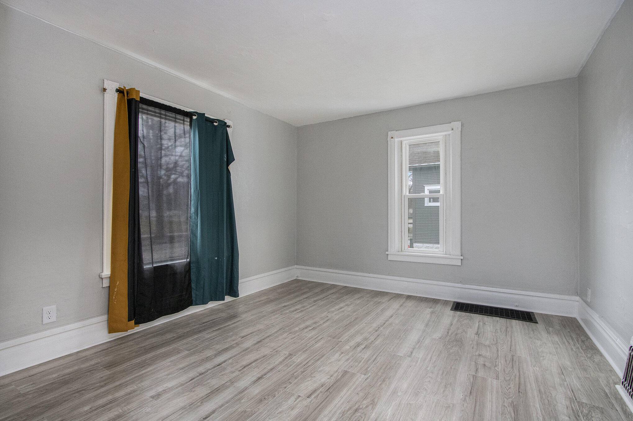 Benton Harbor, MI 49022,596 Superior ST