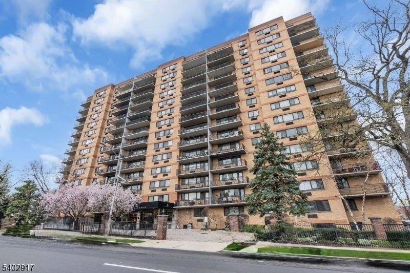 East Orange City, NJ 07017,60 Parkway Dr #10G