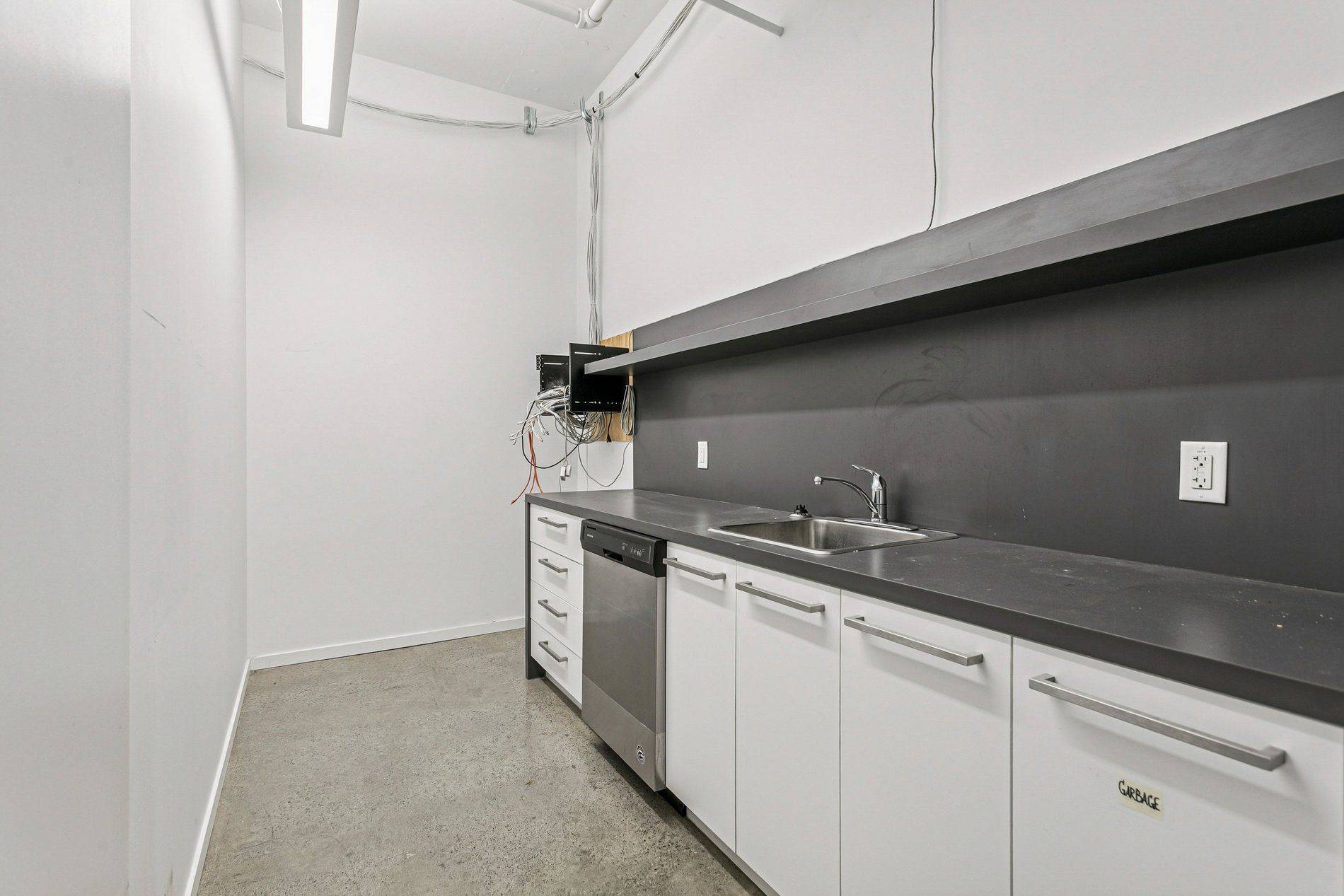 Toronto C02, ON M5S 2X9,150 Bloor ST W #M103