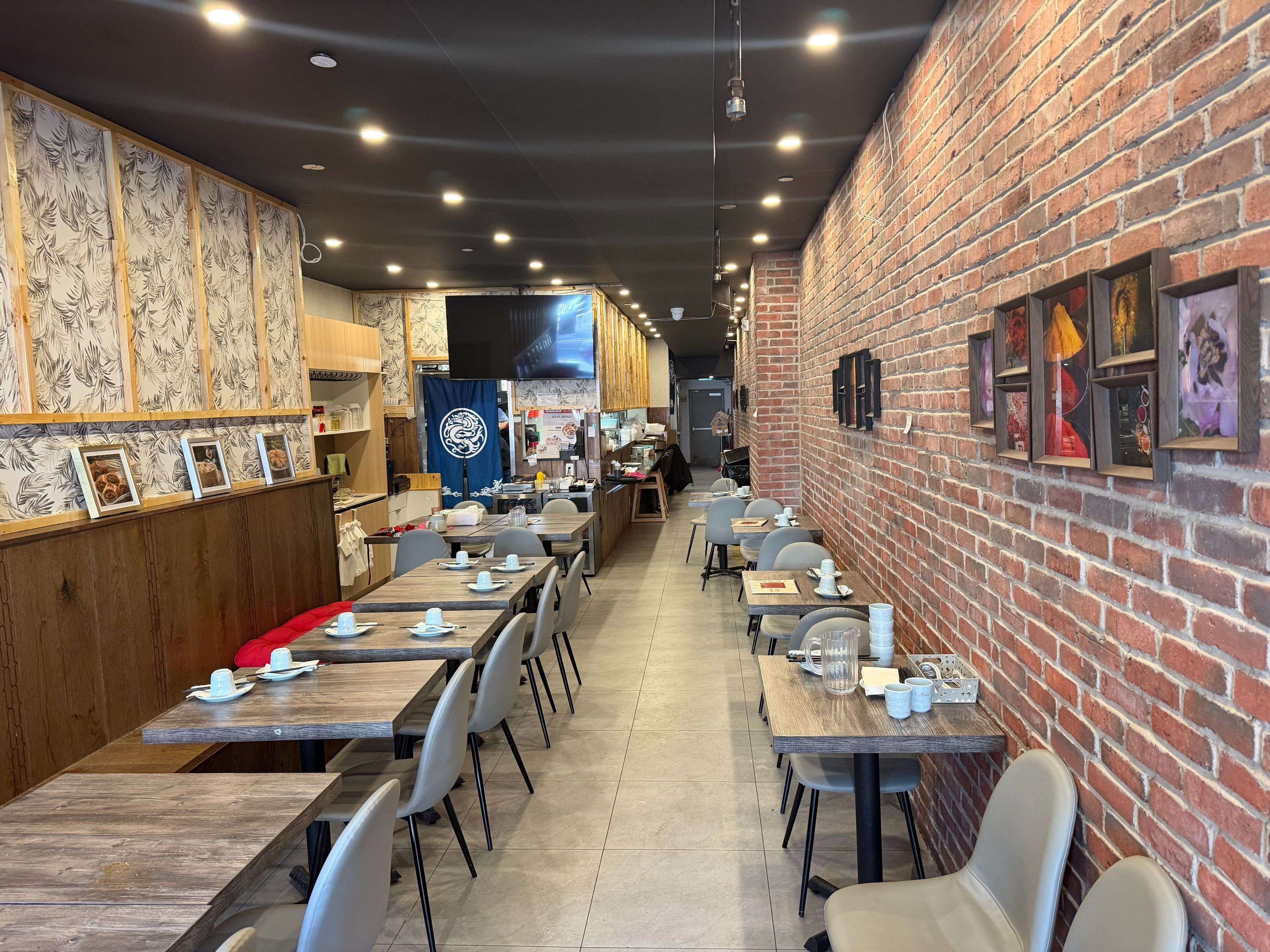 Toronto C01, ON M5S 1Y4,515 Bloor ST W #Main Fl