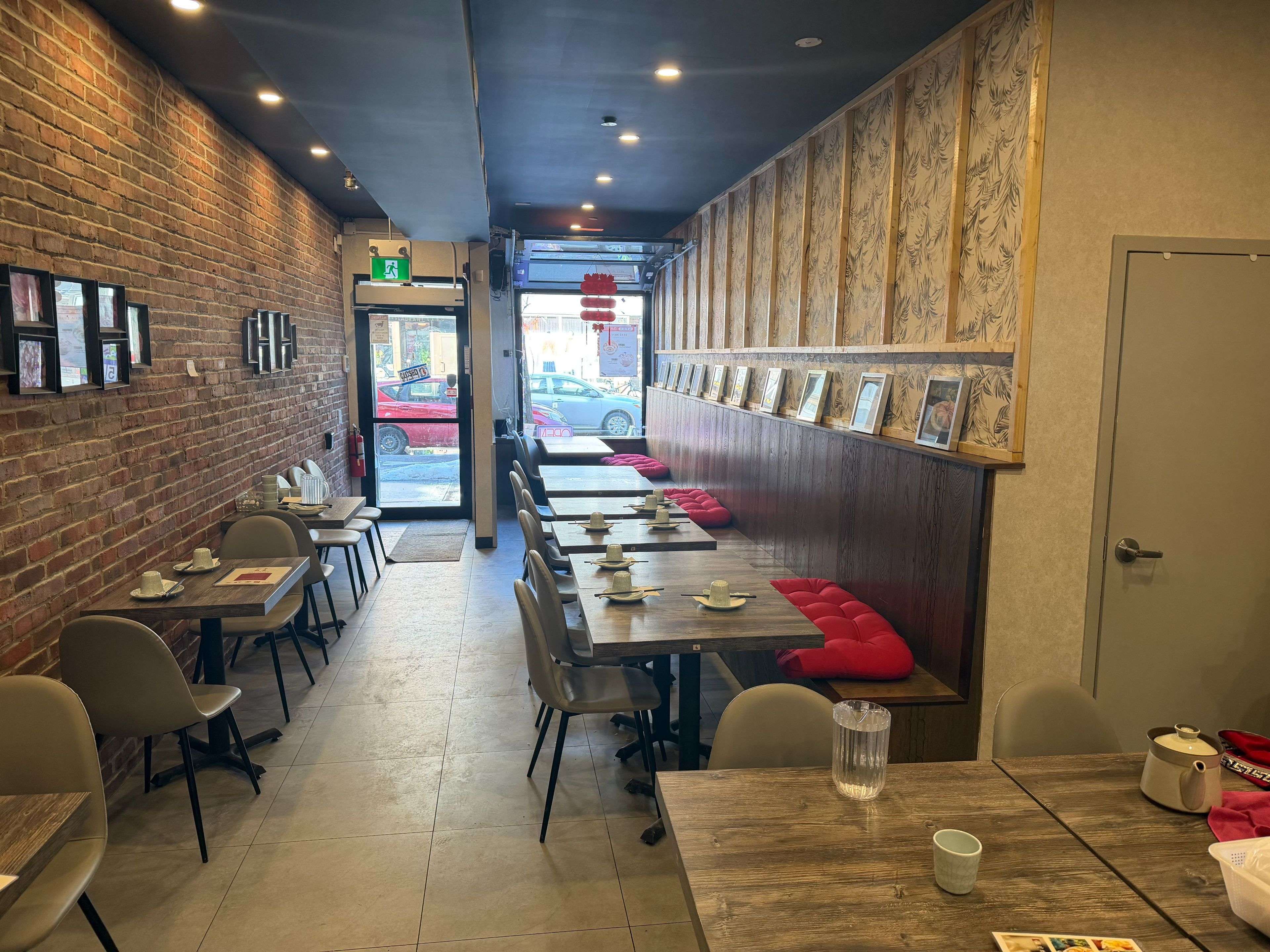 Toronto C01, ON M5S 1Y4,515 Bloor ST W #Main Fl