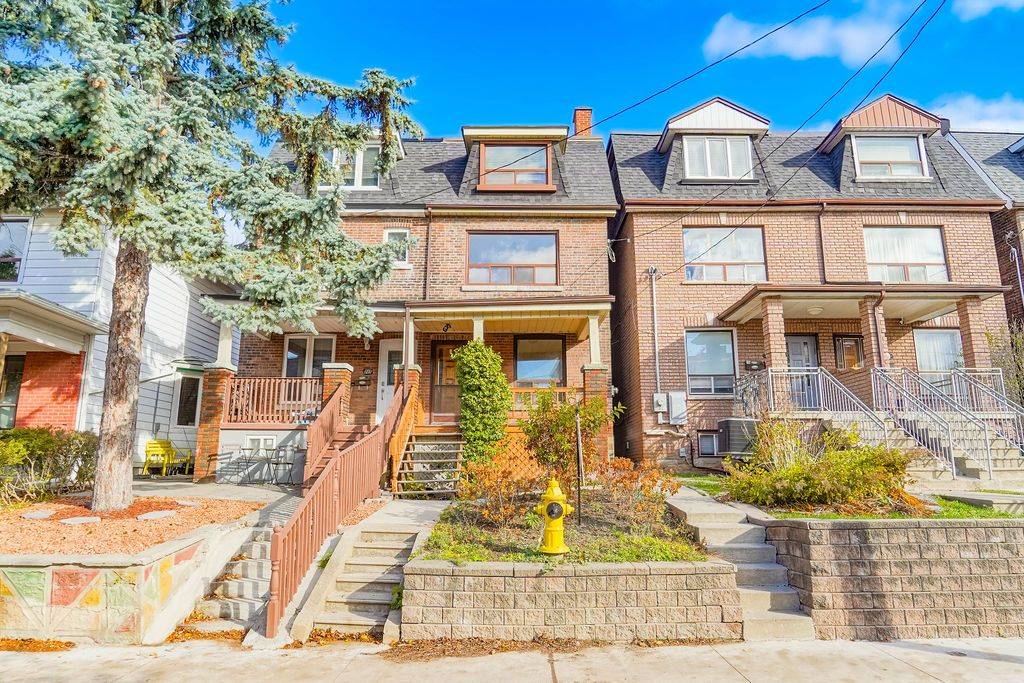 Toronto C01, ON M6G 3G6,243 Montrose AVE