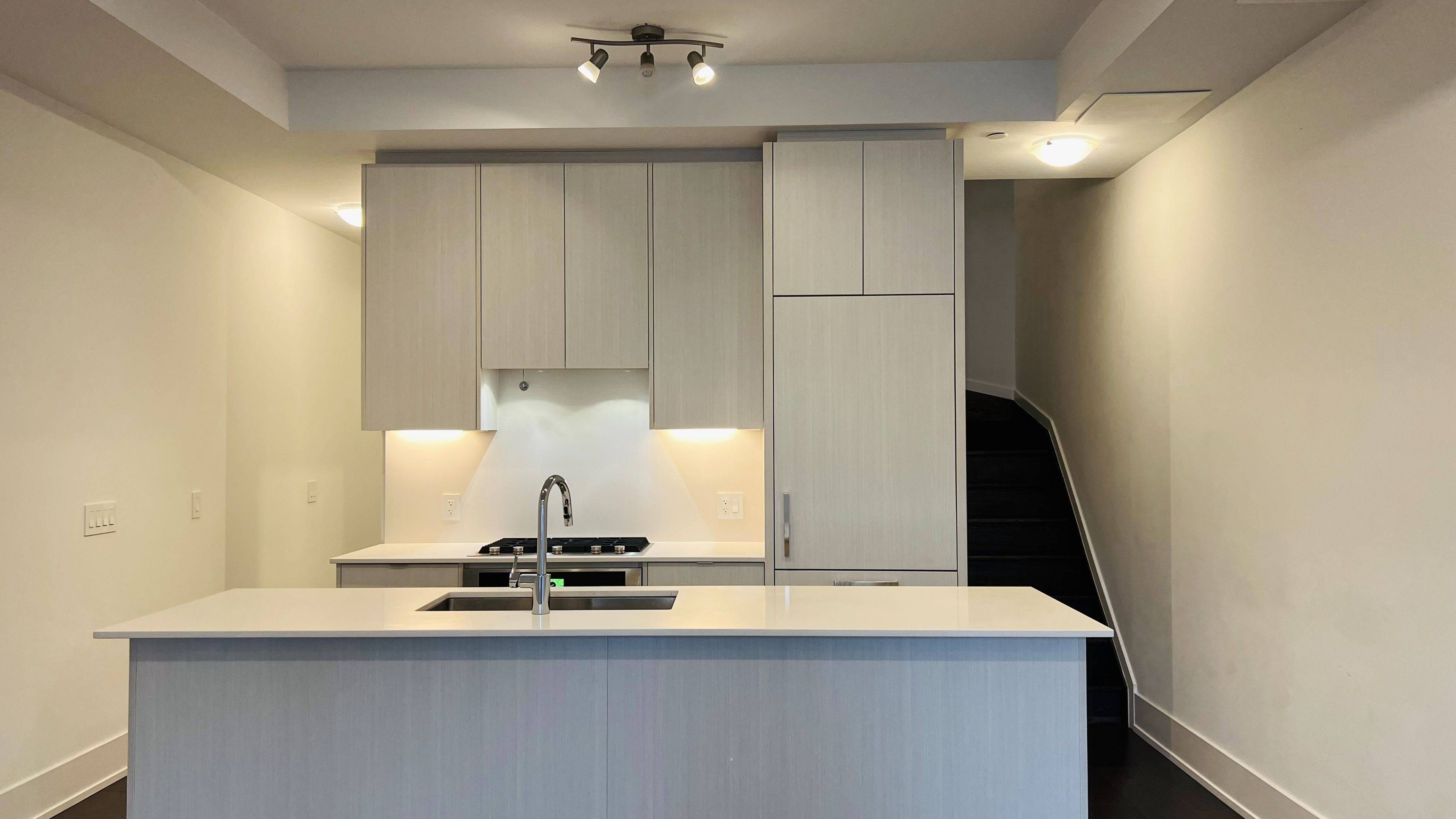 Toronto C02, ON M5R 1J8,270 Davenport RD #th #17