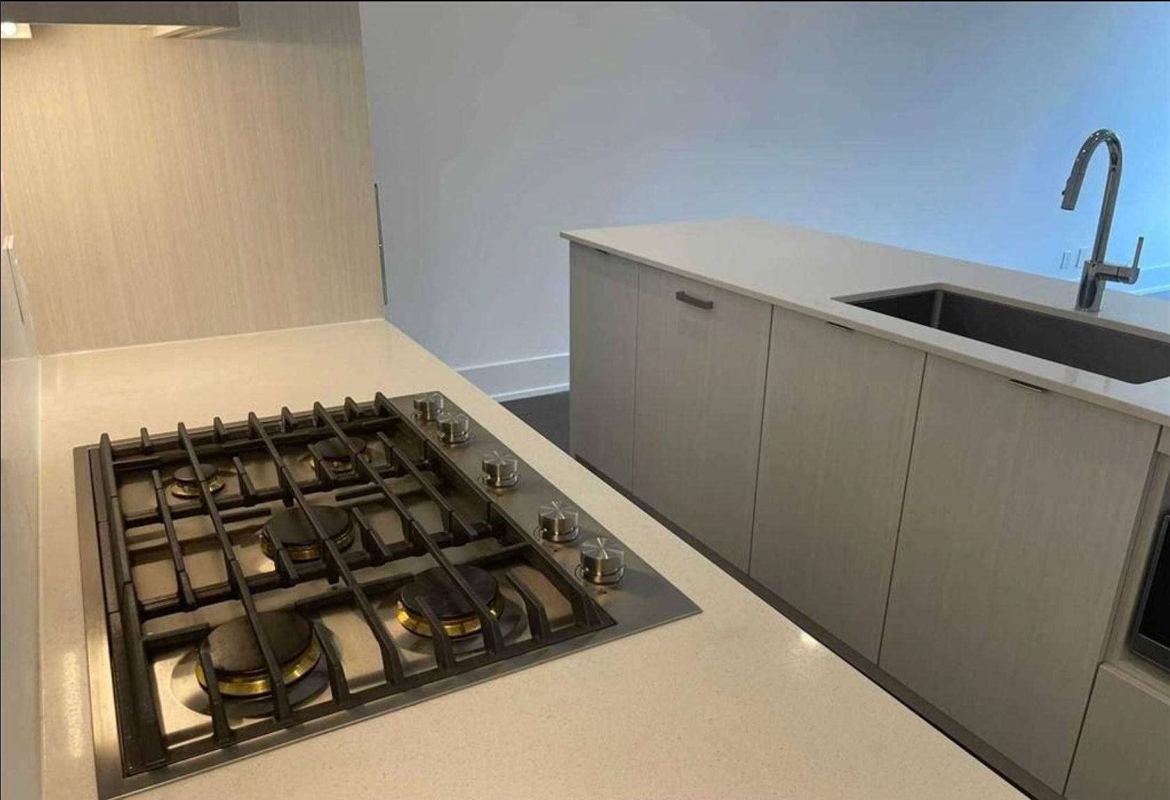 Toronto C02, ON M5R 1J8,270 Davenport RD #th #17