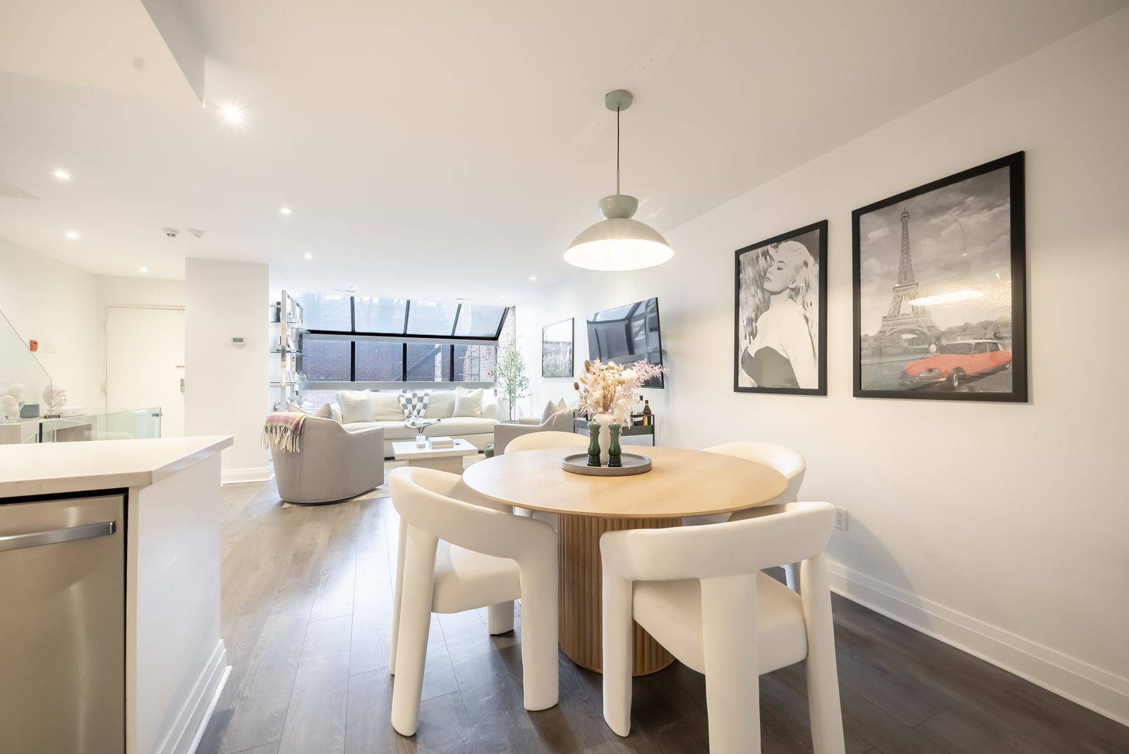 Toronto C02, ON M5R 1T2,142 Pears AVE #A5