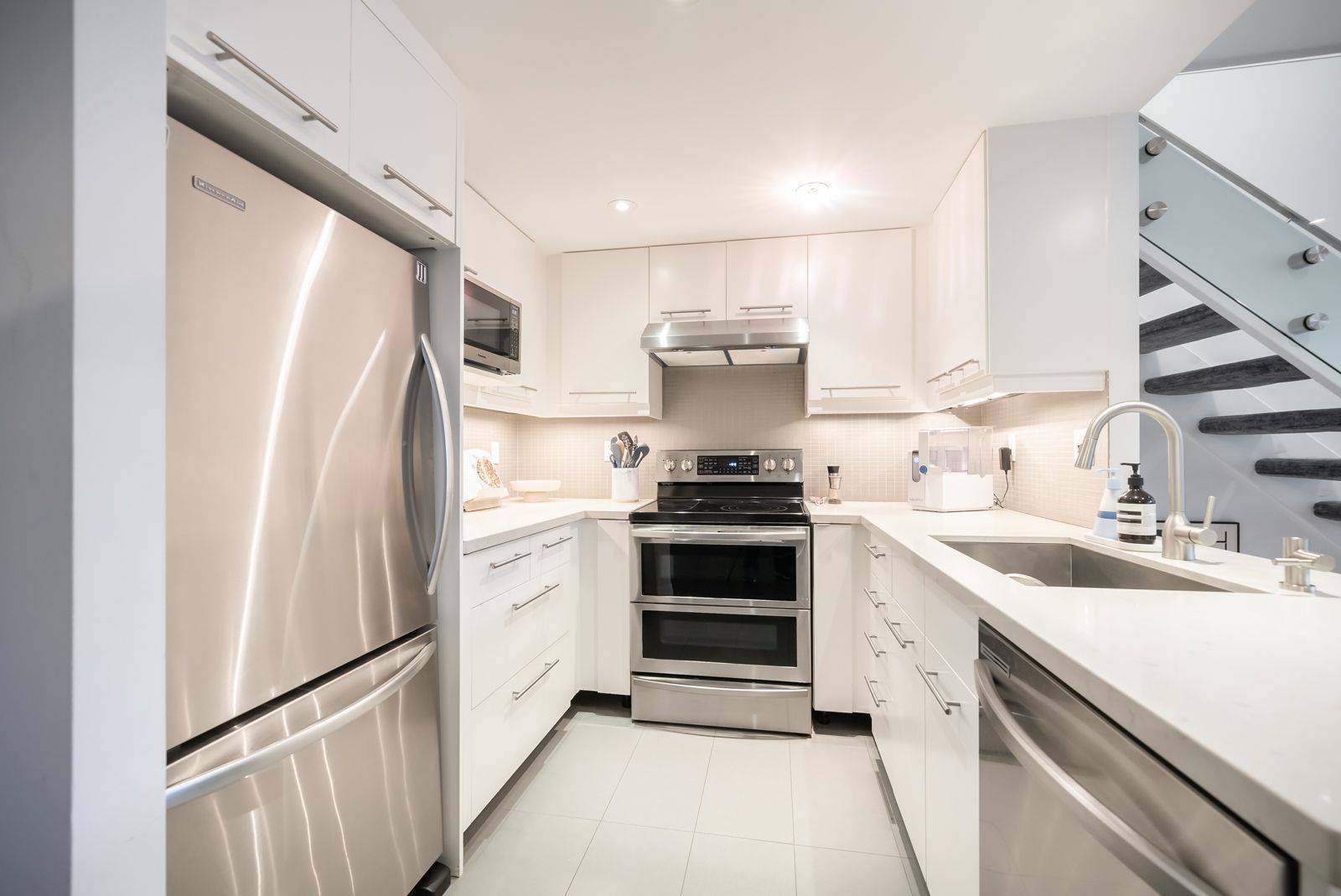 Toronto C02, ON M5R 1T2,142 Pears AVE #A5