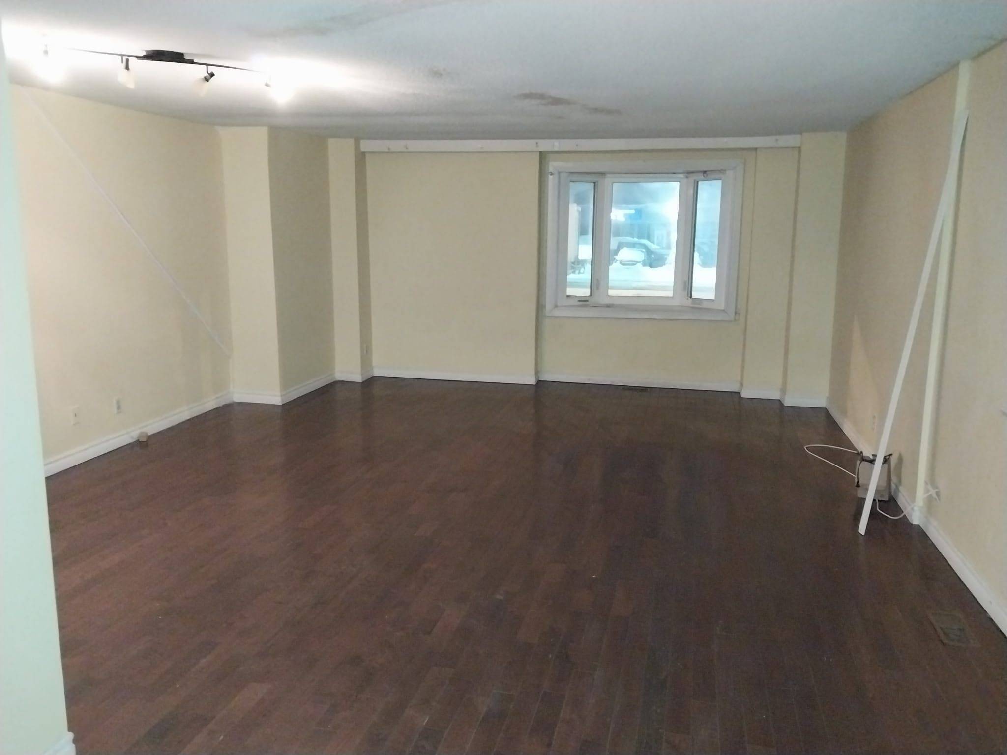 Toronto E08, ON M1M 1M1,2609 Kingston RD #Main Fl