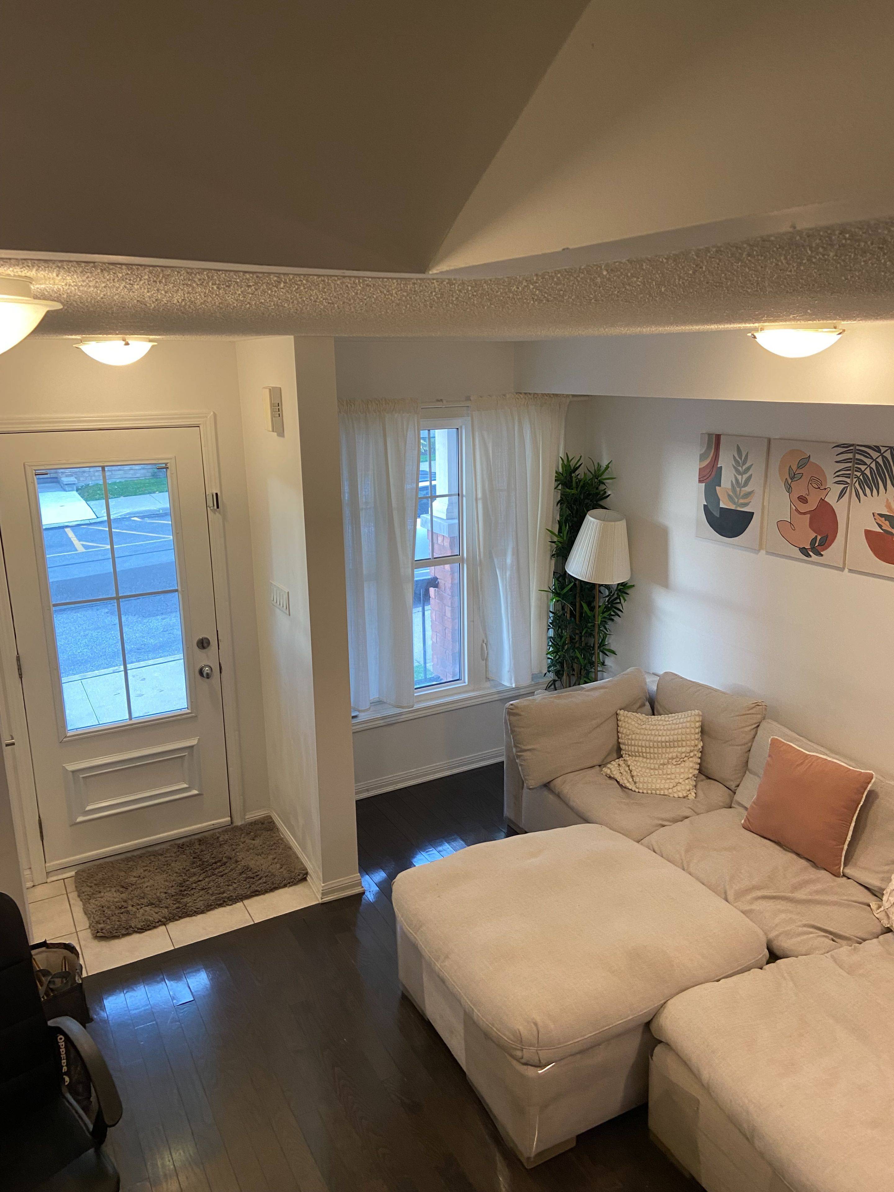 Toronto E04, ON M1L 0G8,20 Mendelssohn ST #4