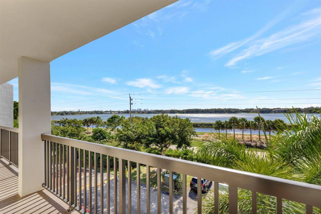 Oakland Park, FL 33309,115 Lake Emerald Dr #403