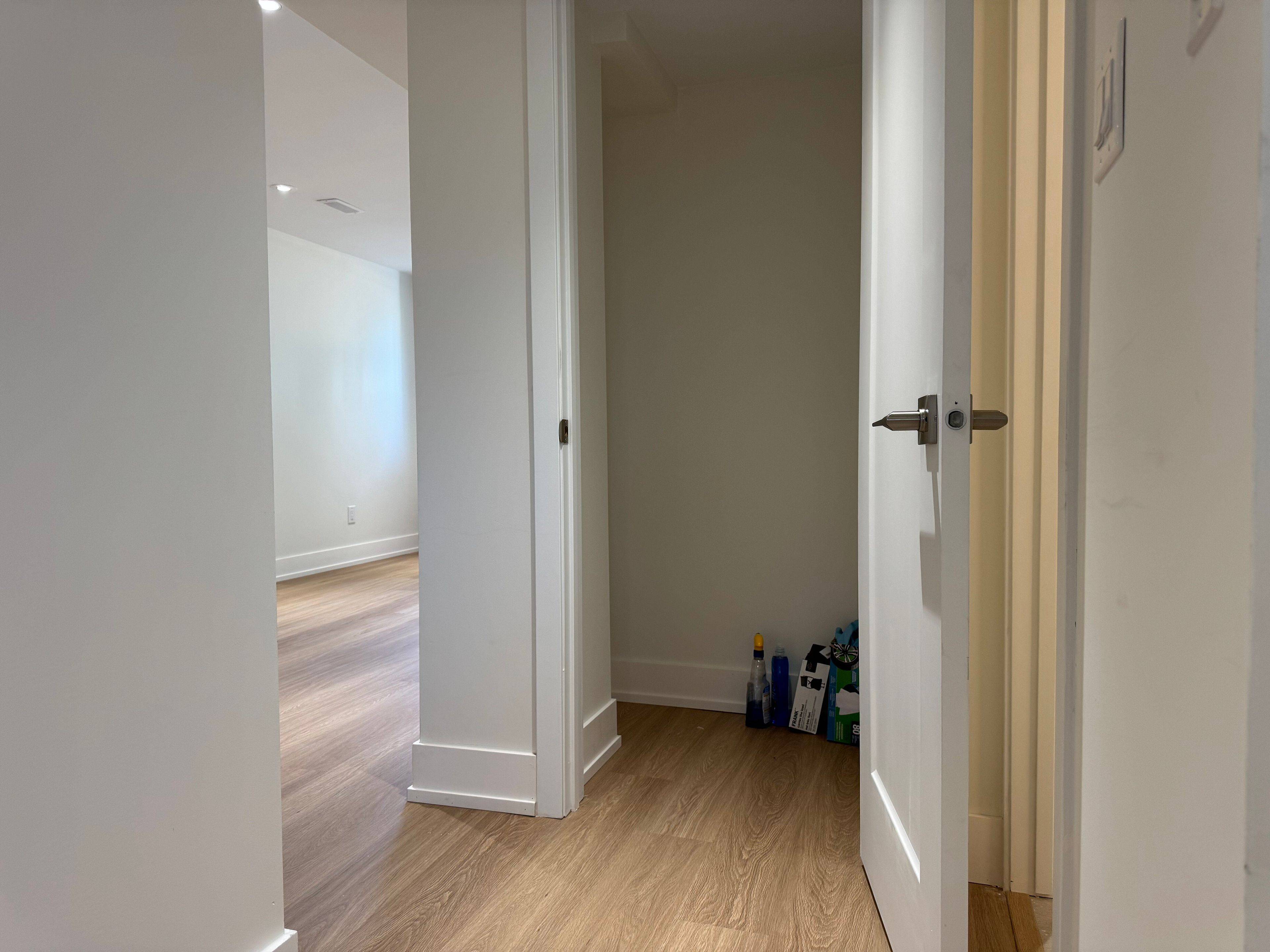 Newmarket, ON L3Y 4P5,145 Harrison DR #Lower 2