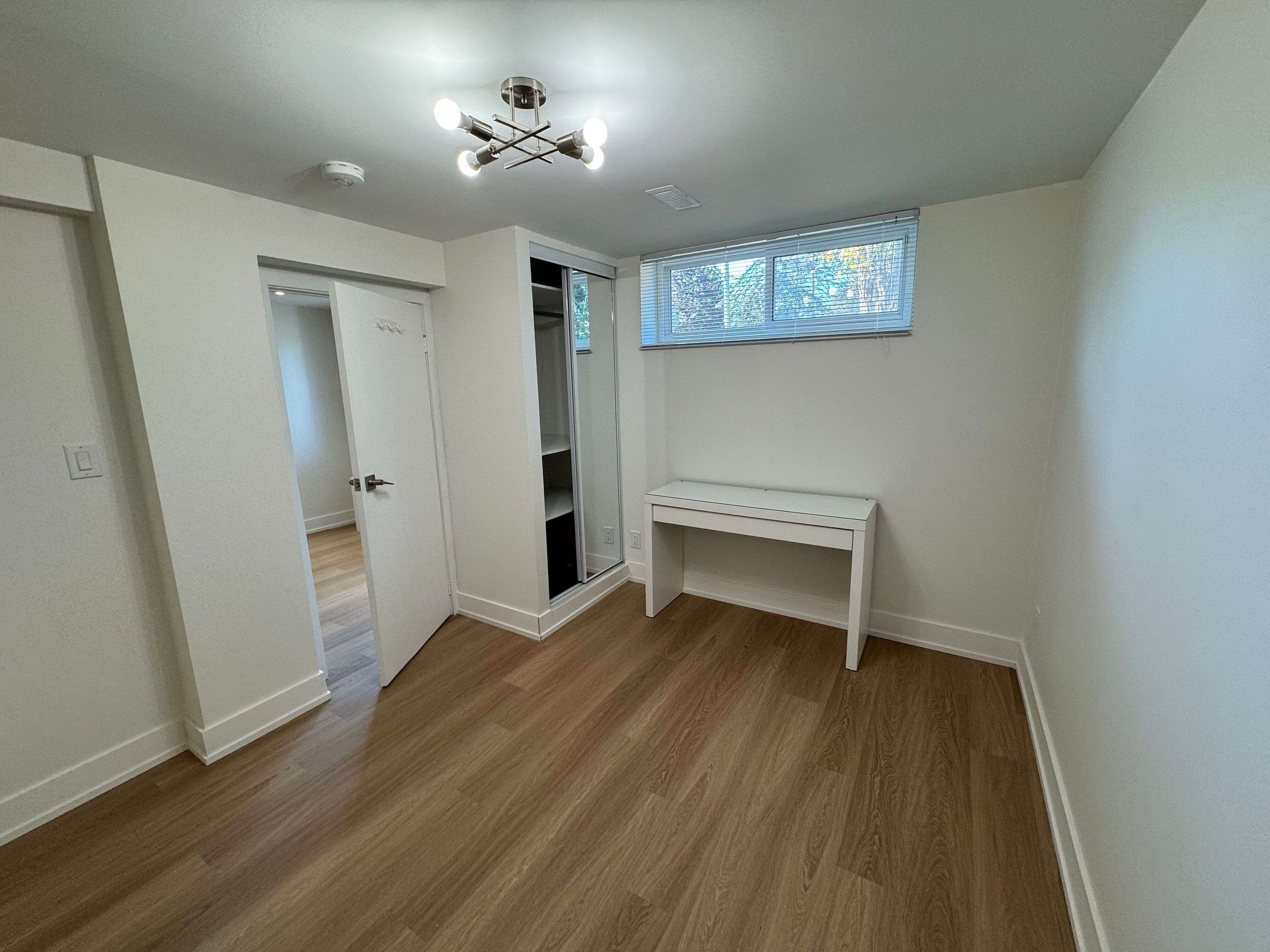 Newmarket, ON L3Y 4P5,145 Harrison DR #Lower 2