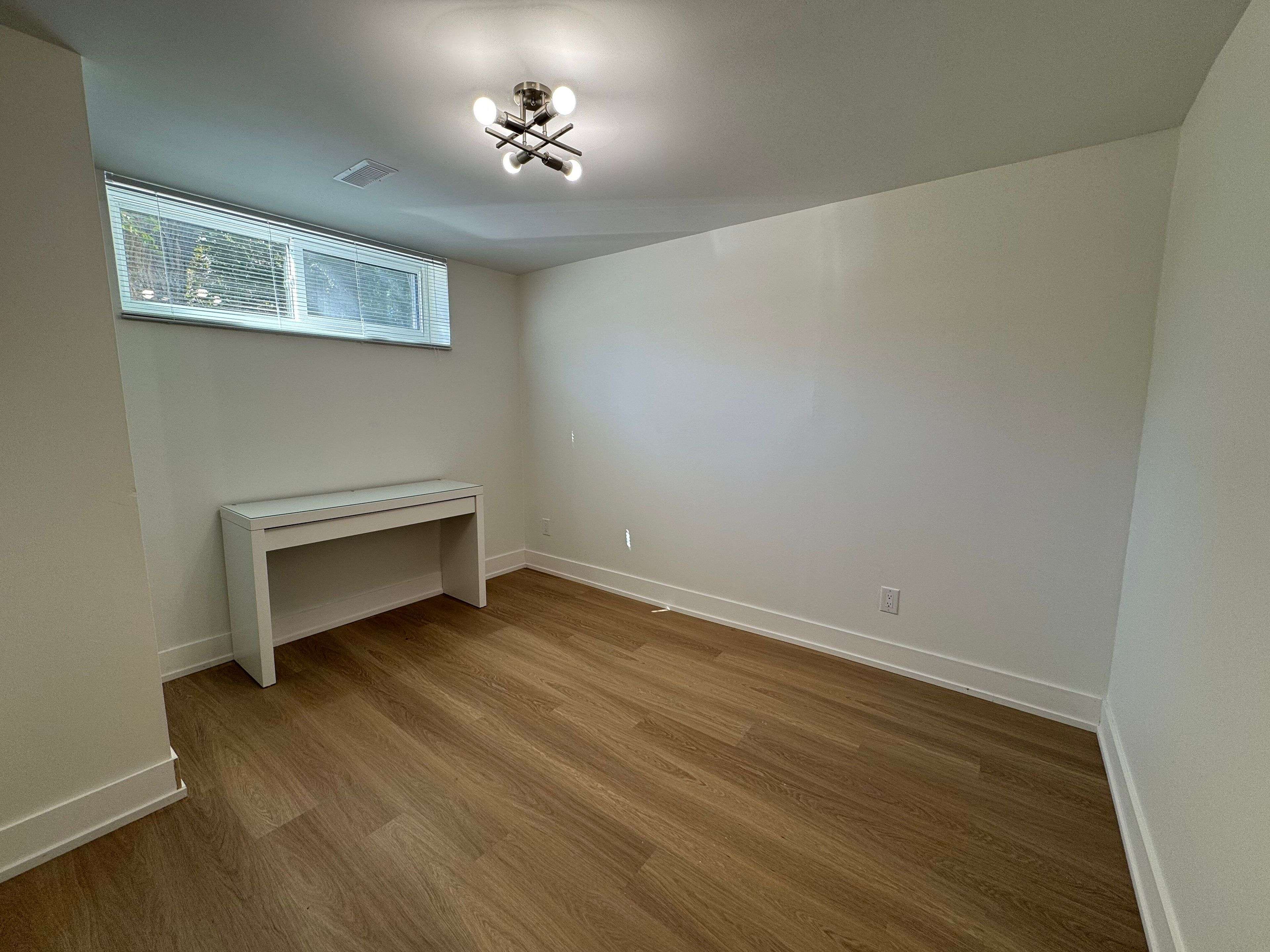 Newmarket, ON L3Y 4P5,145 Harrison DR #Lower 2