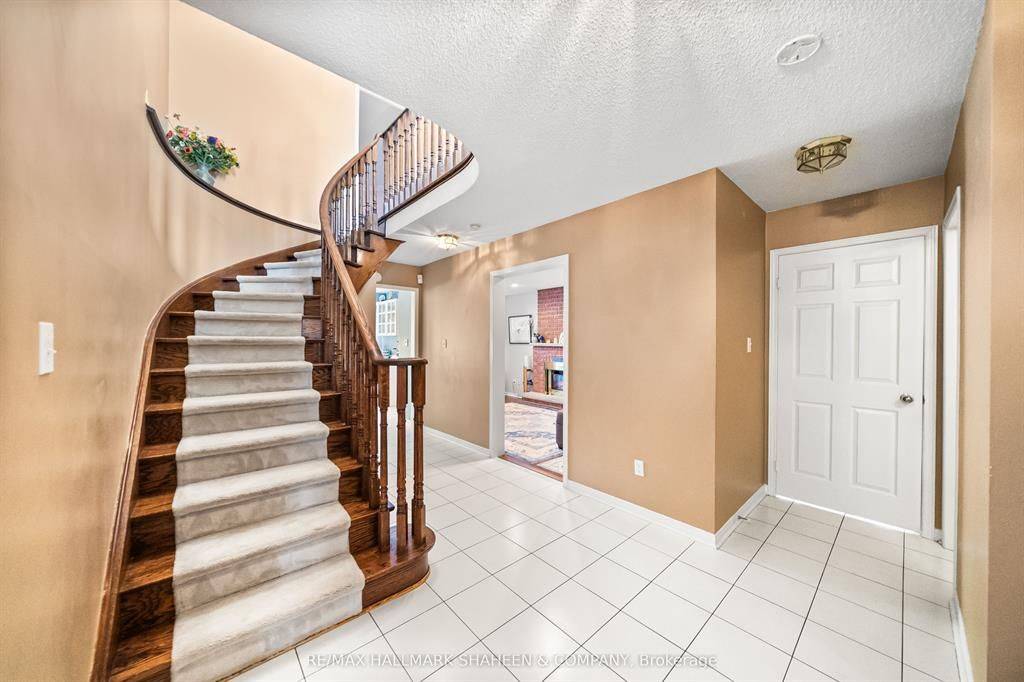 Newmarket, ON L3Y 8H6,493 Blackstock RD