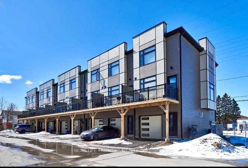 Barrie, ON L4N 9E5,540 Essa RD #3 Upper