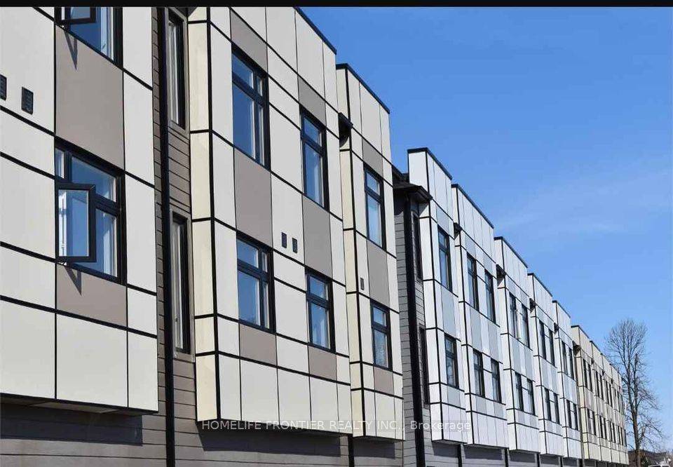 Barrie, ON L4N 9E5,540 Essa RD #3 Upper