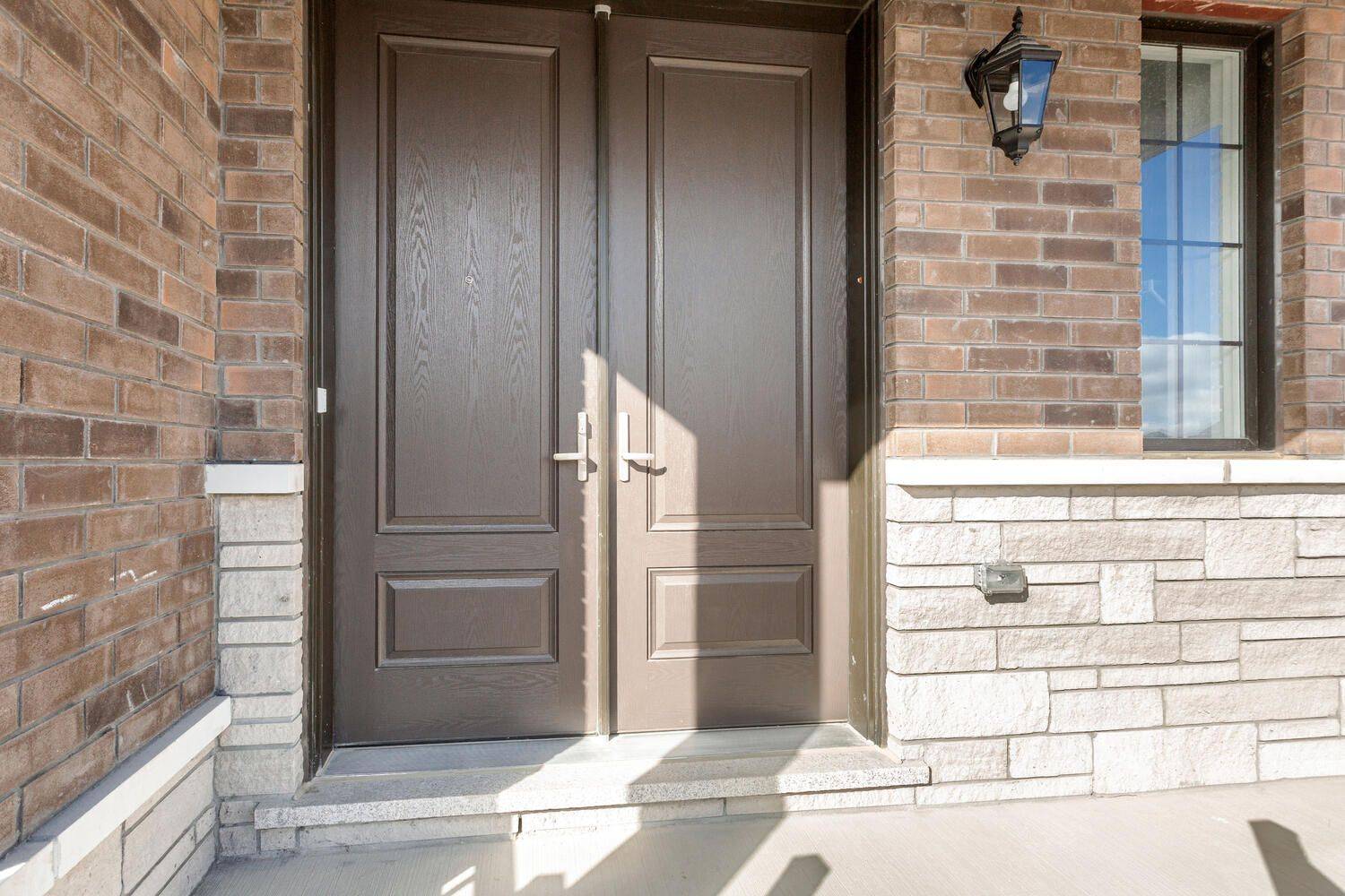 Brampton, ON L6P 4R7,8 Boswell DR