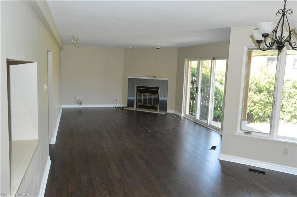 Burlington, ON L7R 1H9,2211 New ST #1