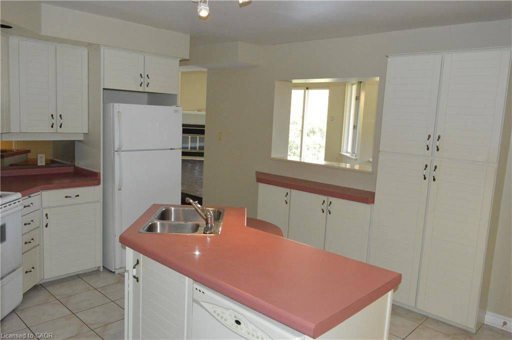 Burlington, ON L7R 1H9,2211 New ST #1