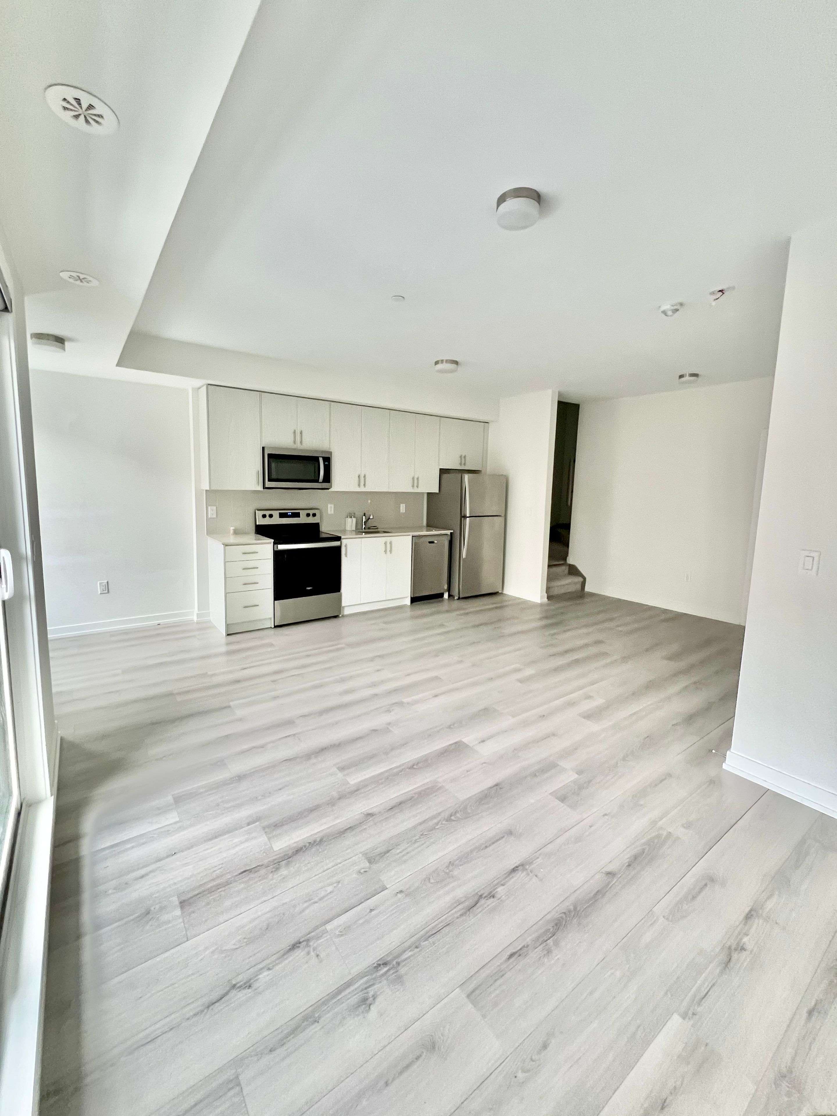 Mississauga, ON L5L 0C1,3550 Colonial DR #32