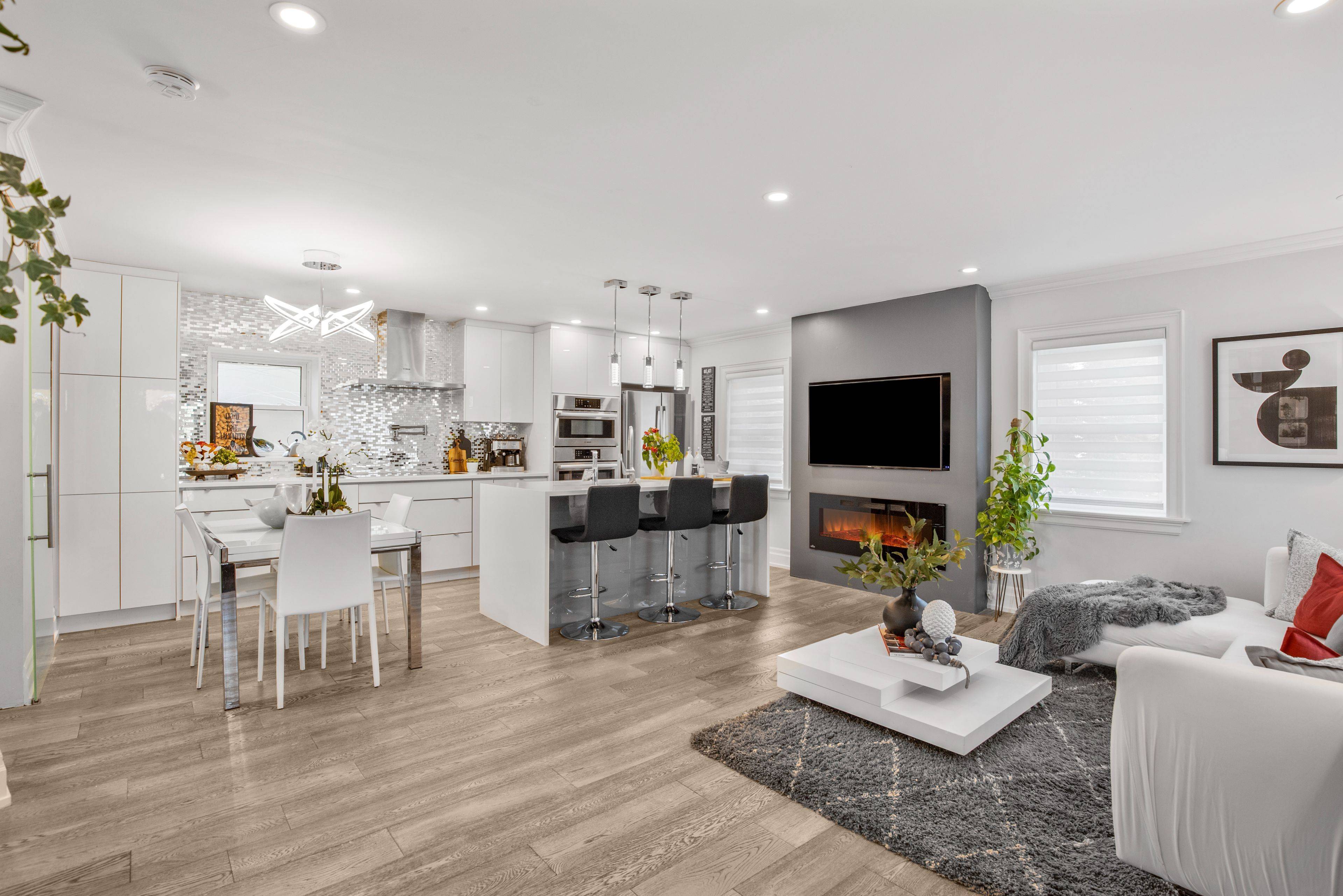 Toronto W07, ON M8Y 3E1,33 McIntosh AVE