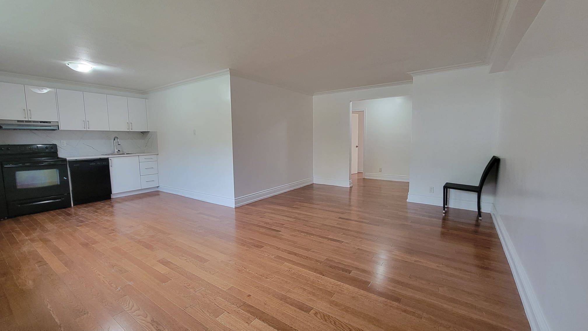 Toronto W04, ON M6M 4B4,92 Trethewey DR #2