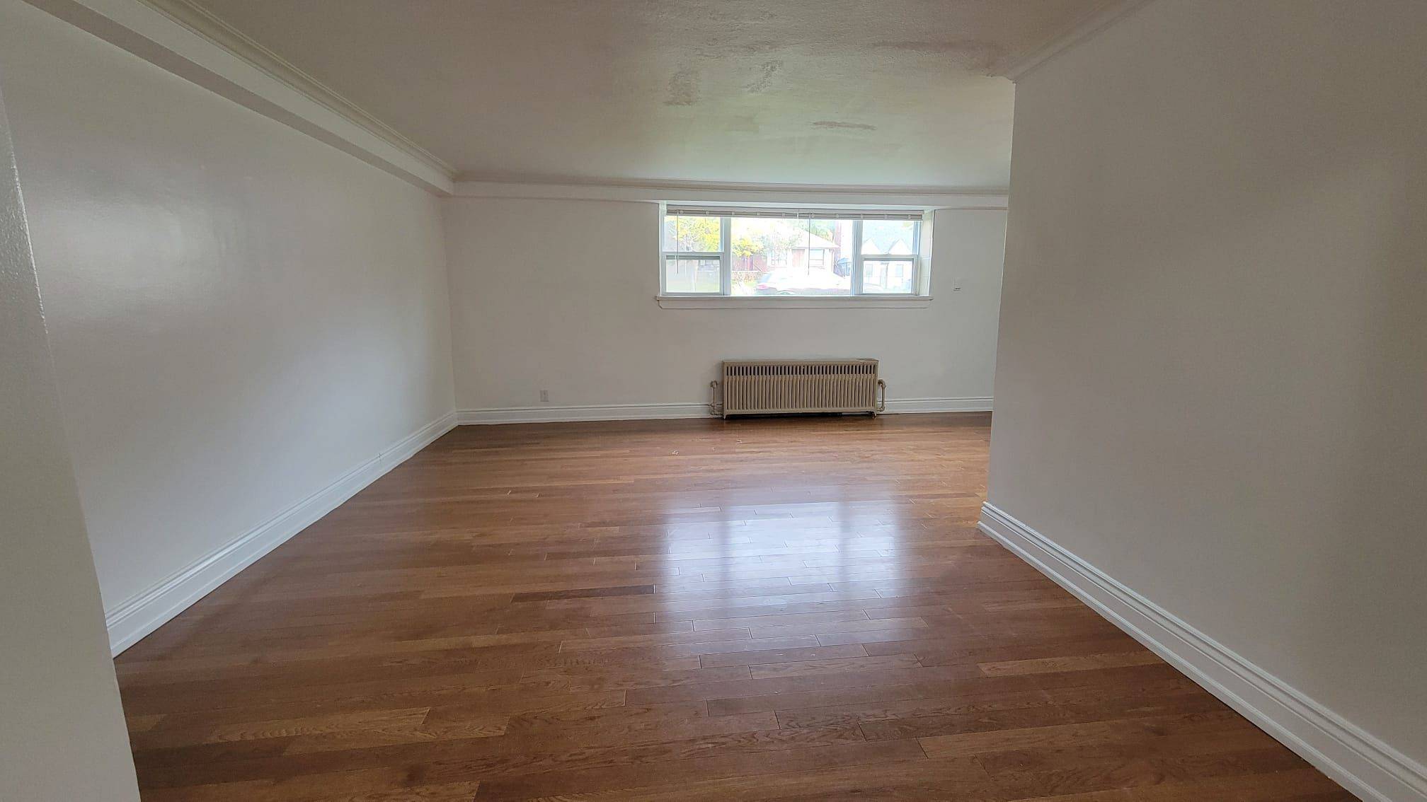 Toronto W04, ON M6M 4B4,92 Trethewey DR #2