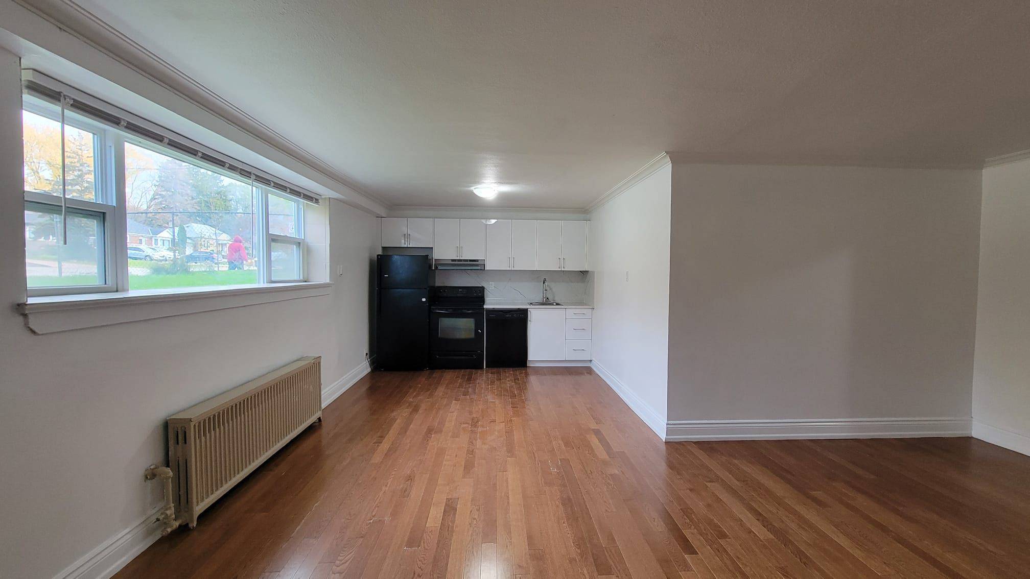 Toronto W04, ON M6M 4B4,92 Trethewey DR #2