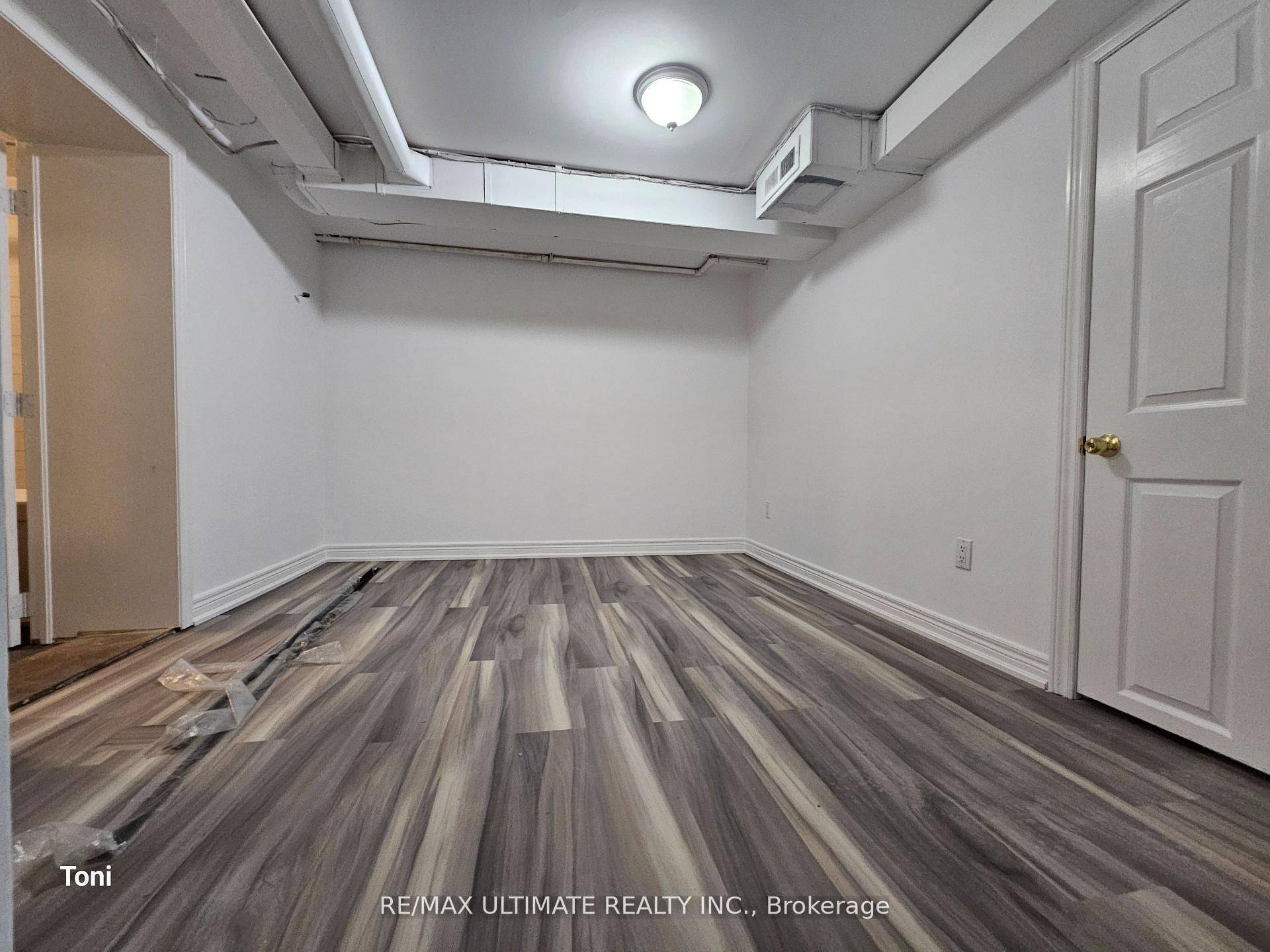 Toronto W04, ON M6M 2N9,55 Gotham CT #Lower