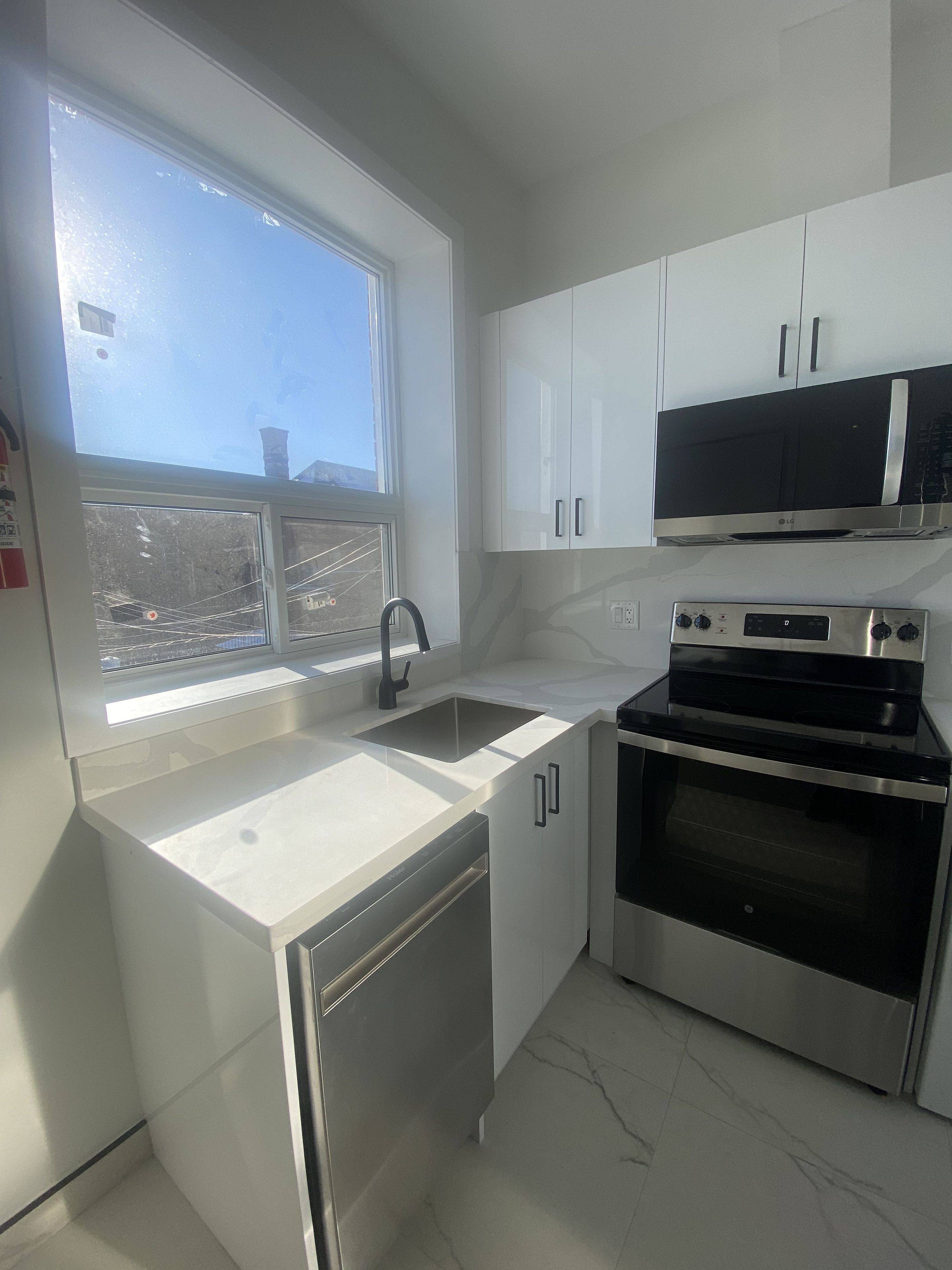 Toronto W02, ON M6H 2H5,1359 Davenport RD #102