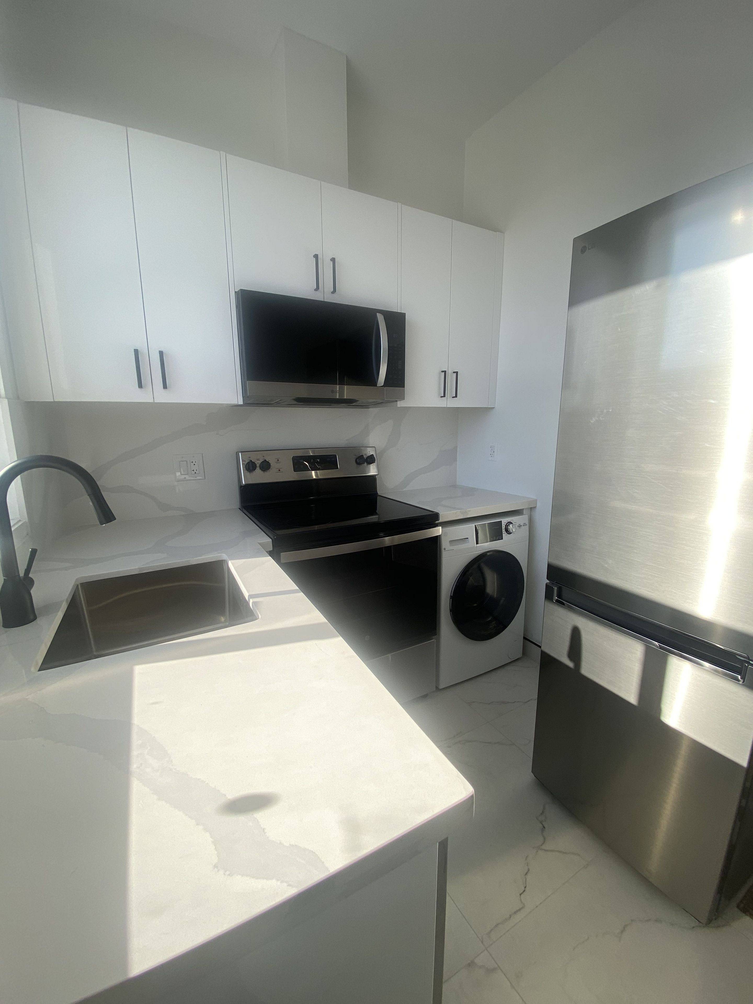 Toronto W02, ON M6H 2H5,1359 Davenport RD #102