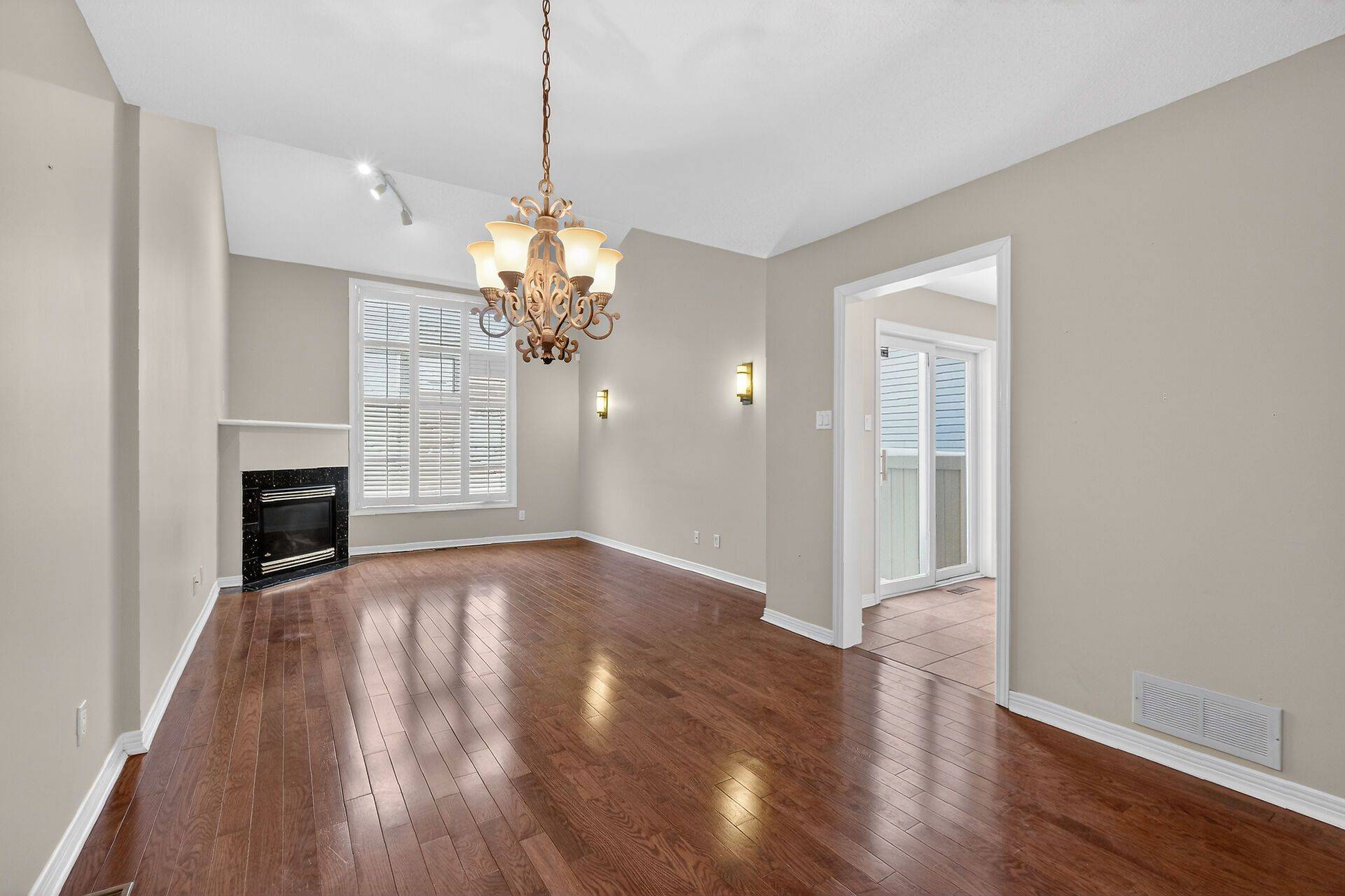 Kanata, ON K2K 3C4,32 Kettleby ST S