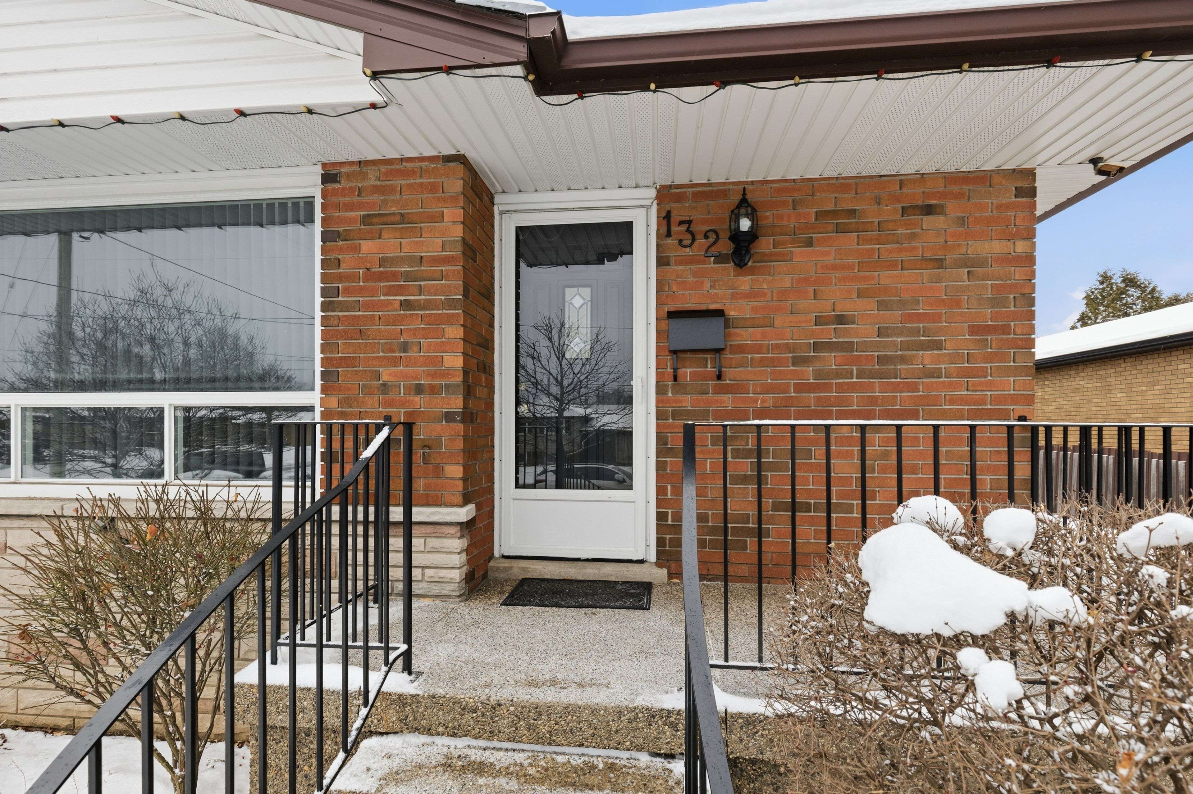 Hamilton, ON L9A 2R9,132 June ST