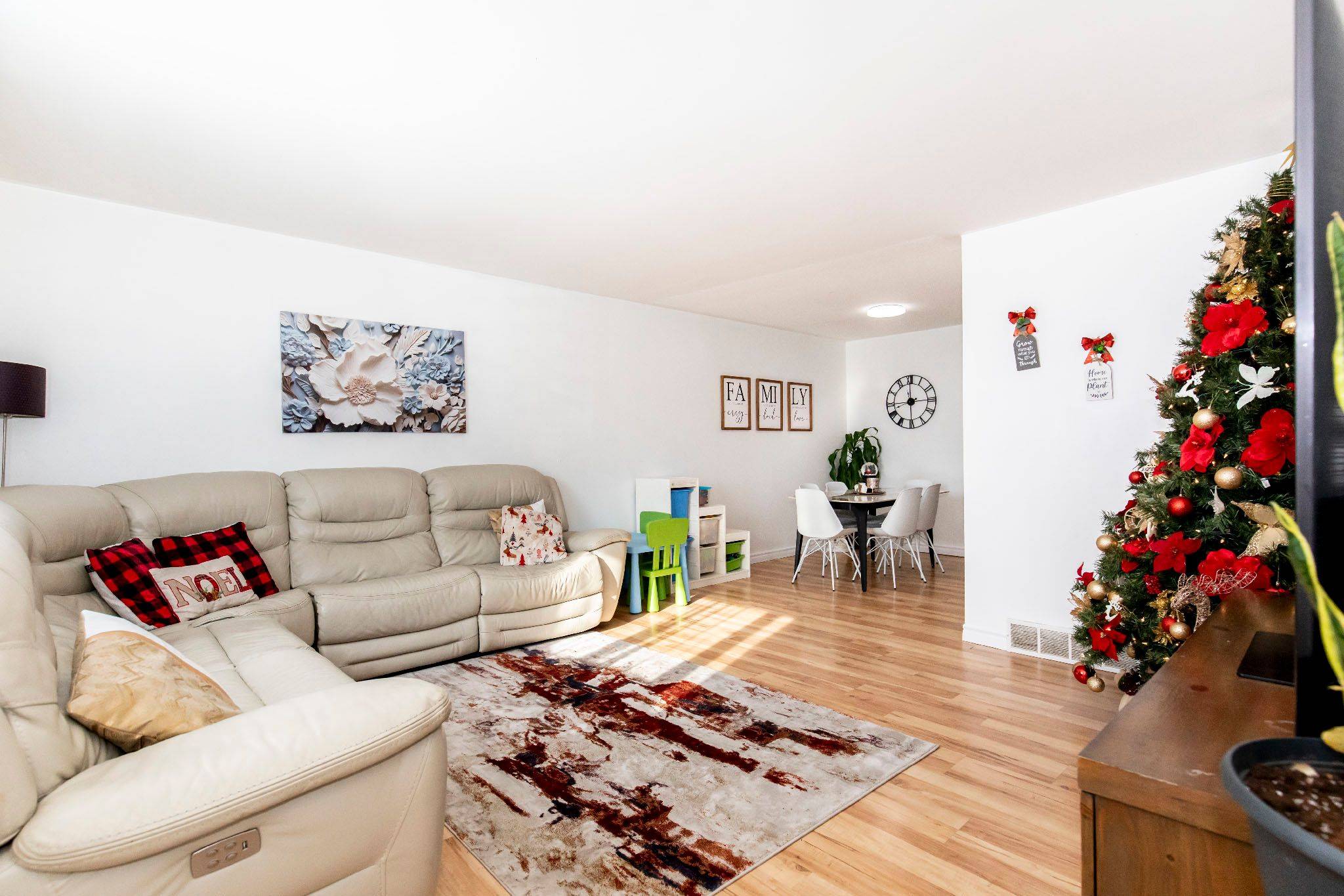 London East, ON N5V 1A9,12 Noel AVE