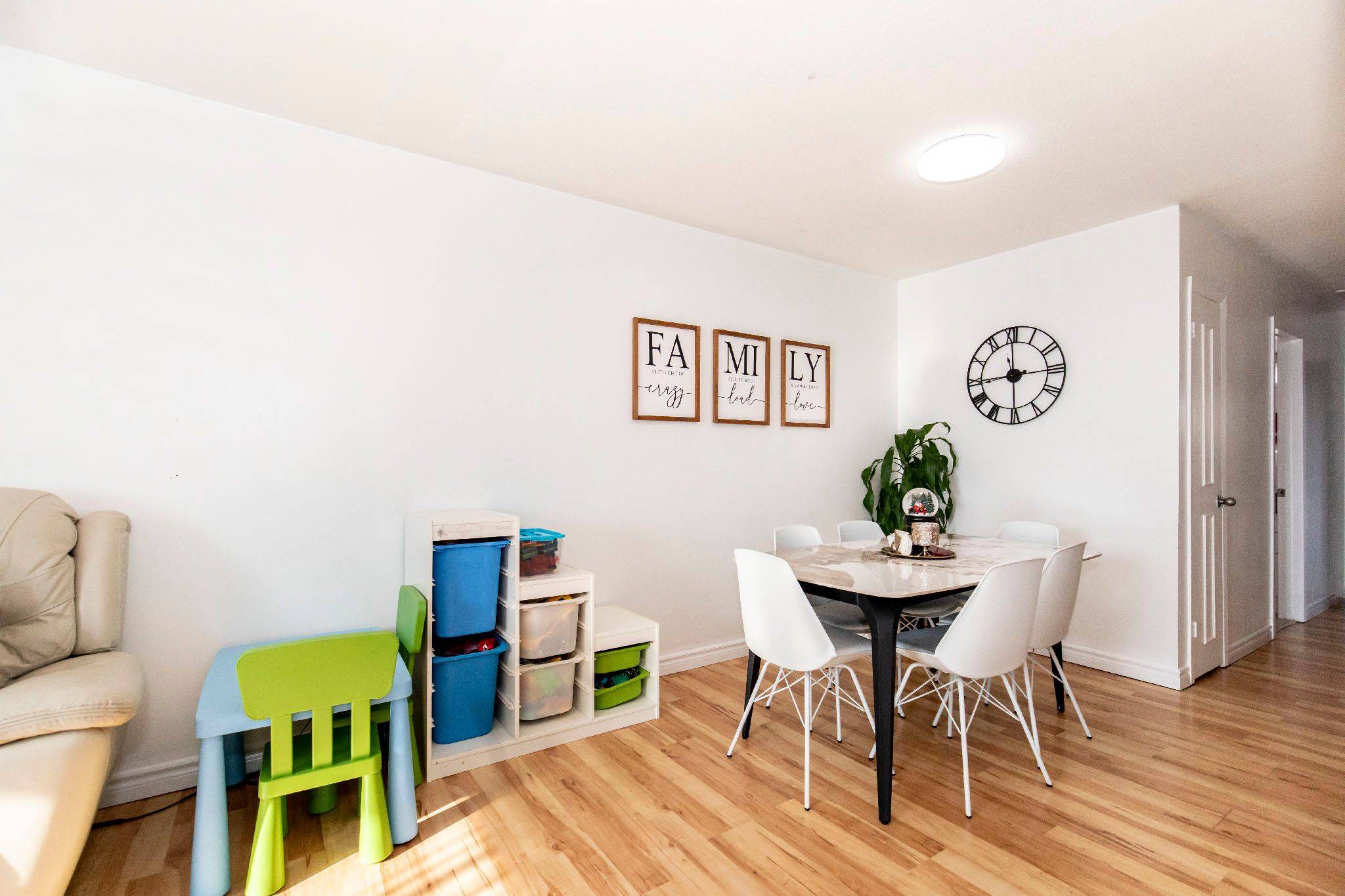 London East, ON N5V 1A9,12 Noel AVE