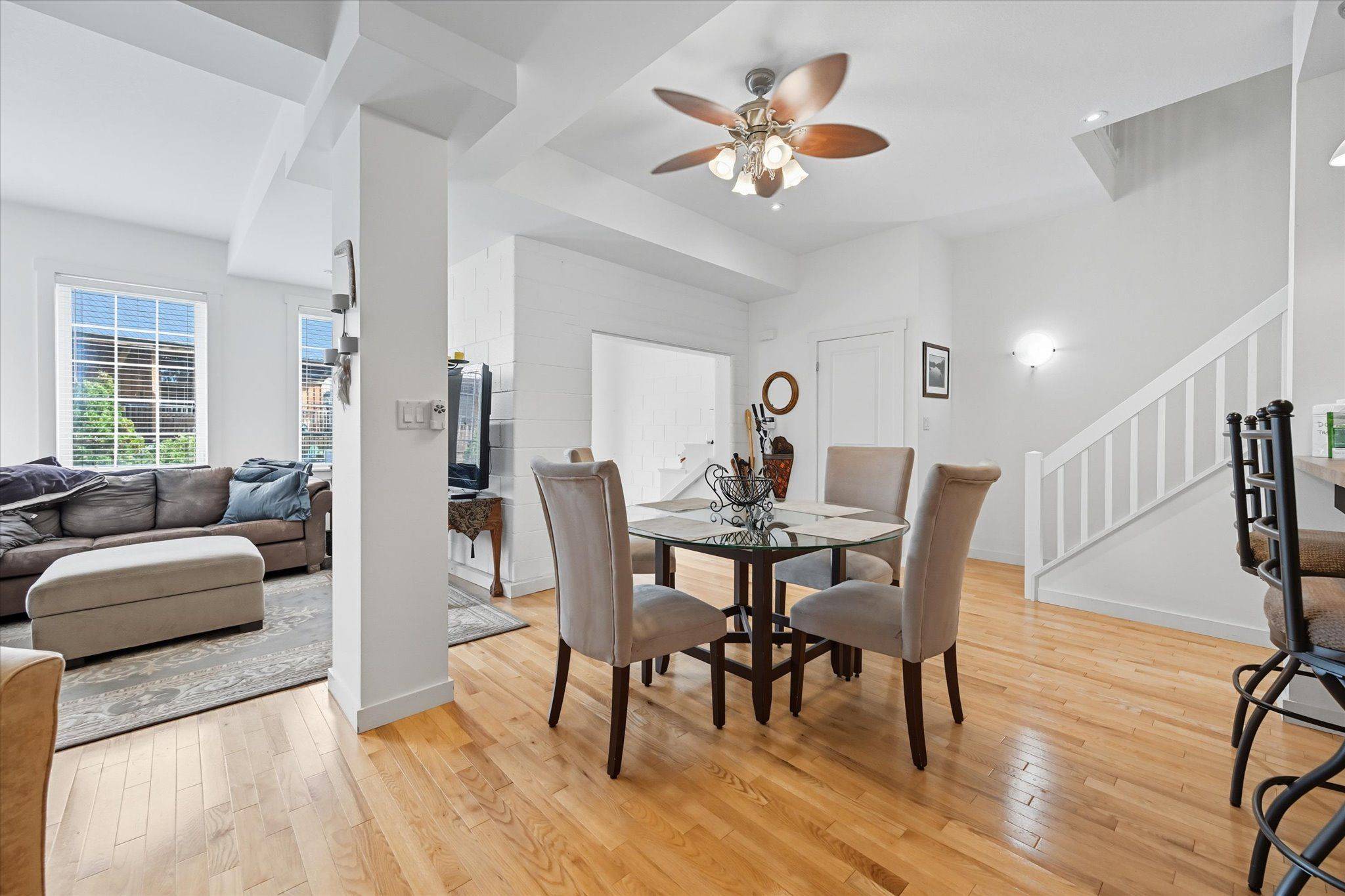 Grimsby, ON L3M 3H2,49 Ontario ST #1