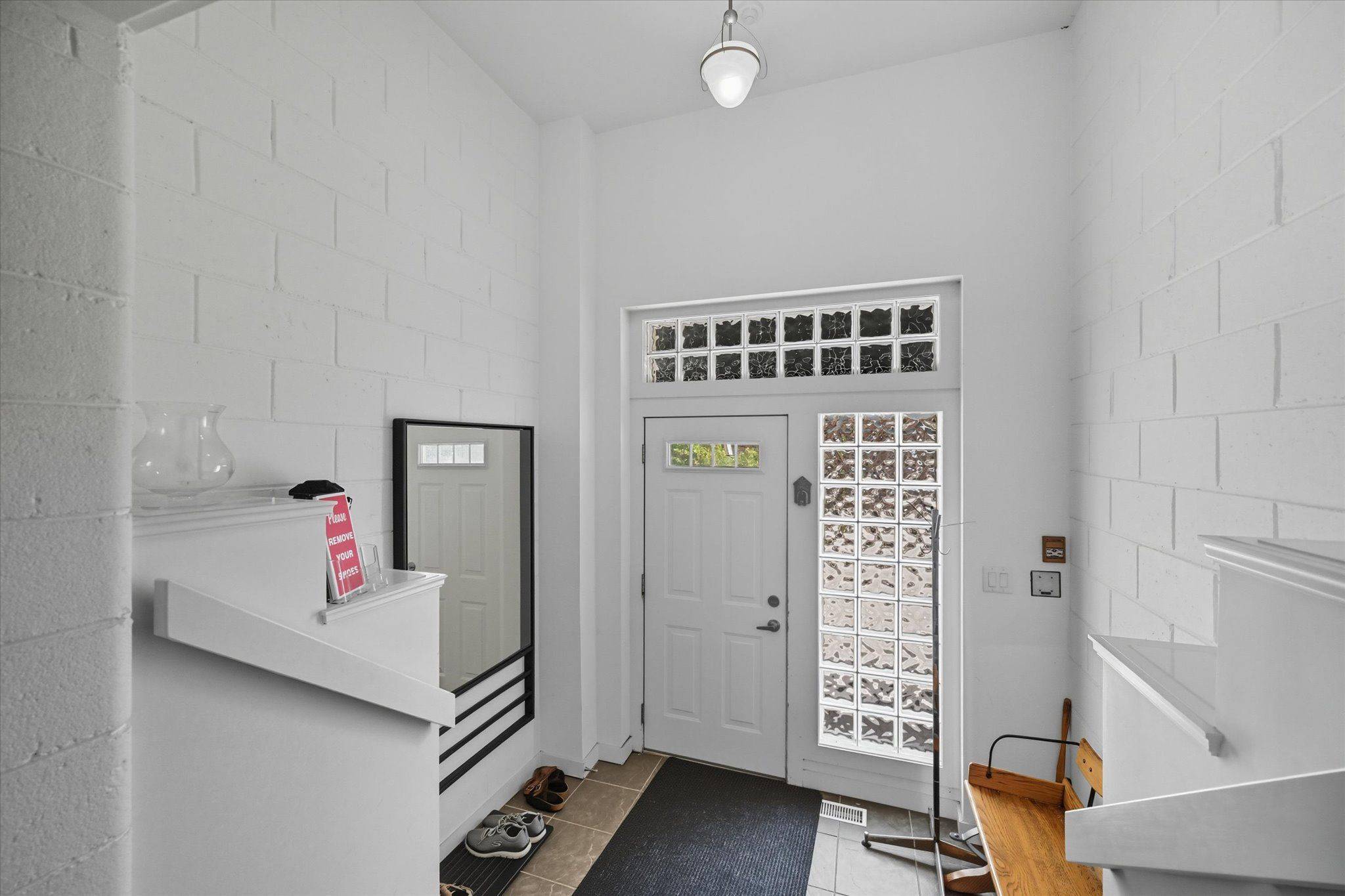 Grimsby, ON L3M 3H2,49 Ontario ST #1