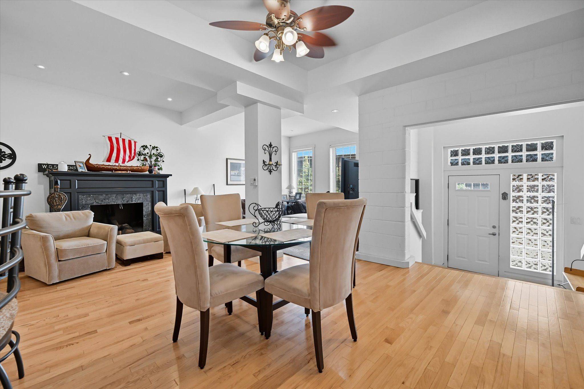 Grimsby, ON L3M 3H2,49 Ontario ST #1