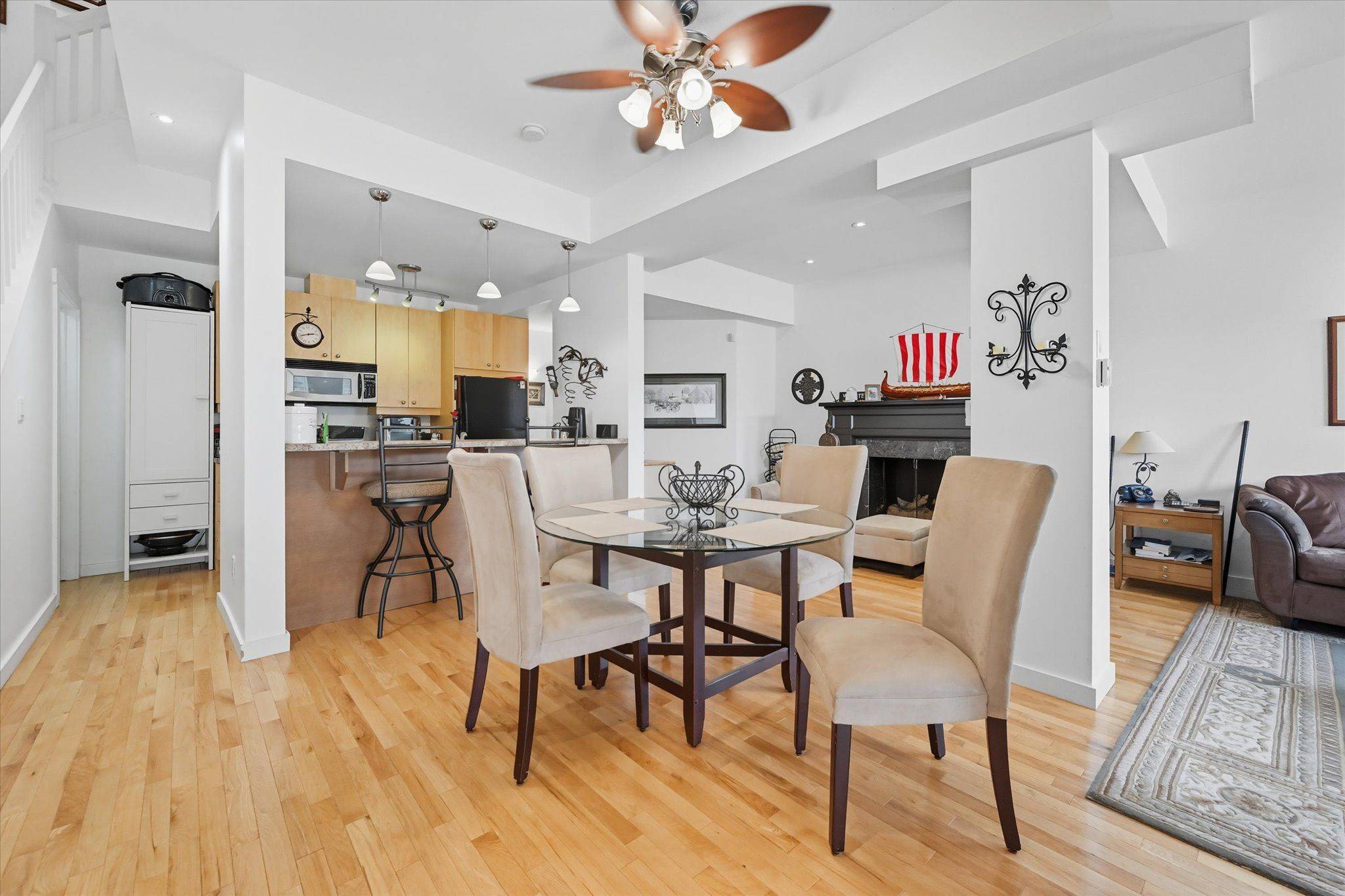 Grimsby, ON L3M 3H2,49 Ontario ST #1