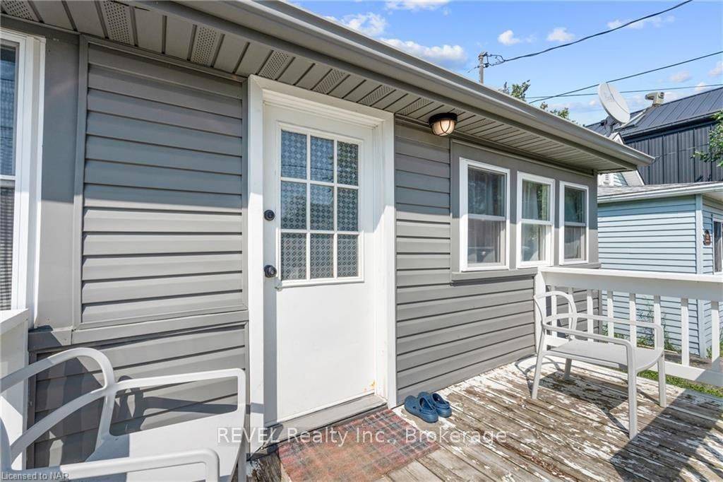 Fort Erie, ON L0S 1B0,3842 Roxborough AVE