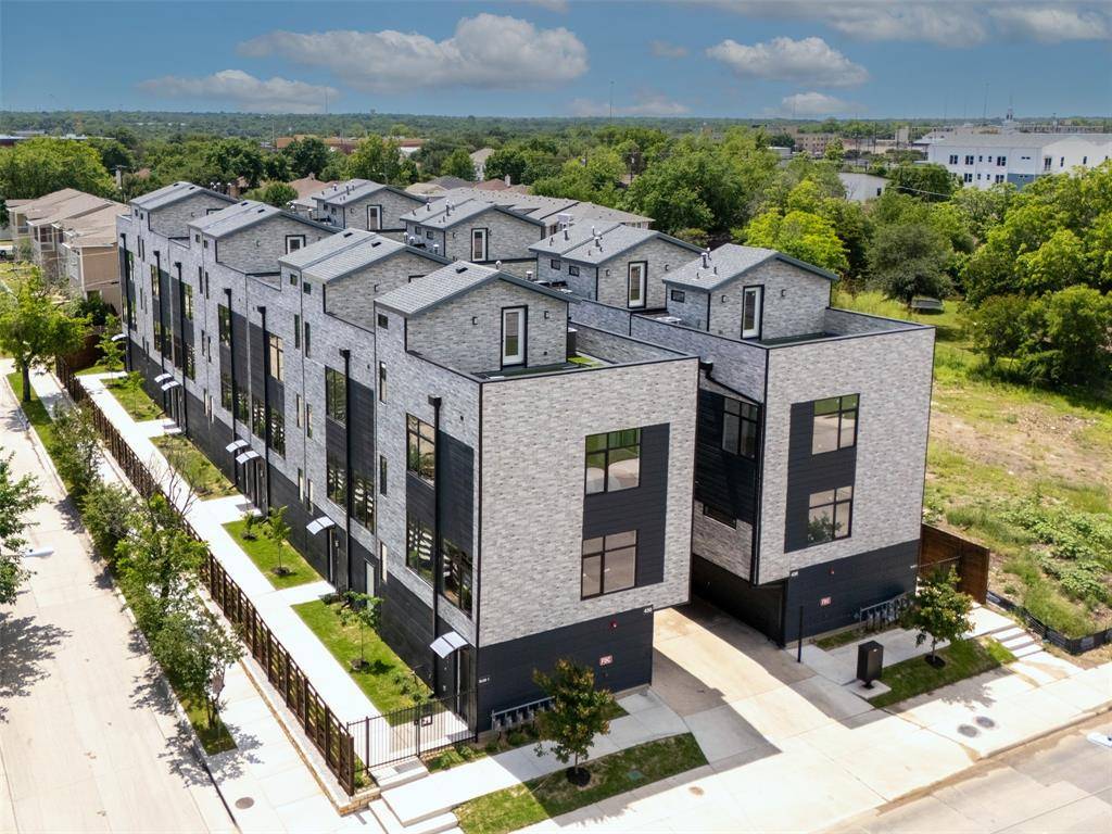 Dallas, TX 75203,430 E 8th #201