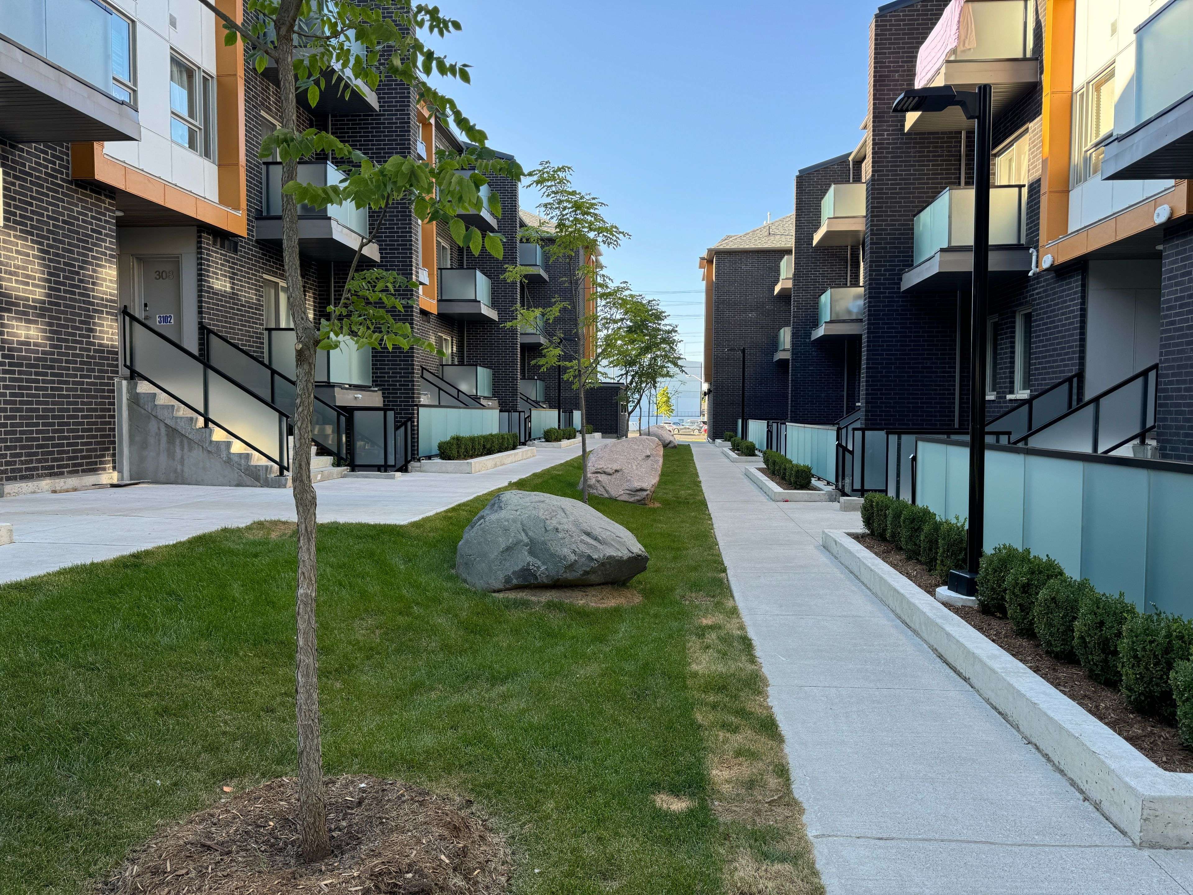 Toronto E08, ON M1J 2E1,2789 Eglinton AVE E #412