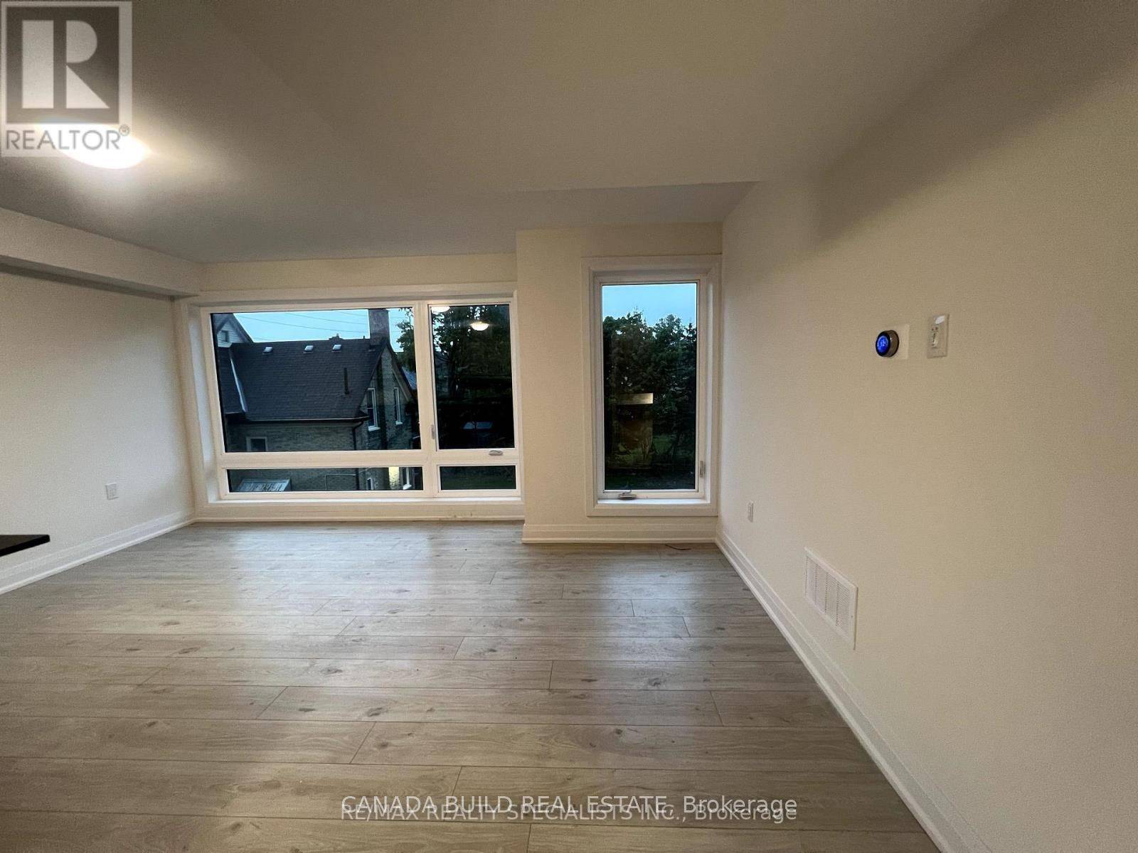 Kitchener, ON N2R 5C5,183 victoria ST N #1