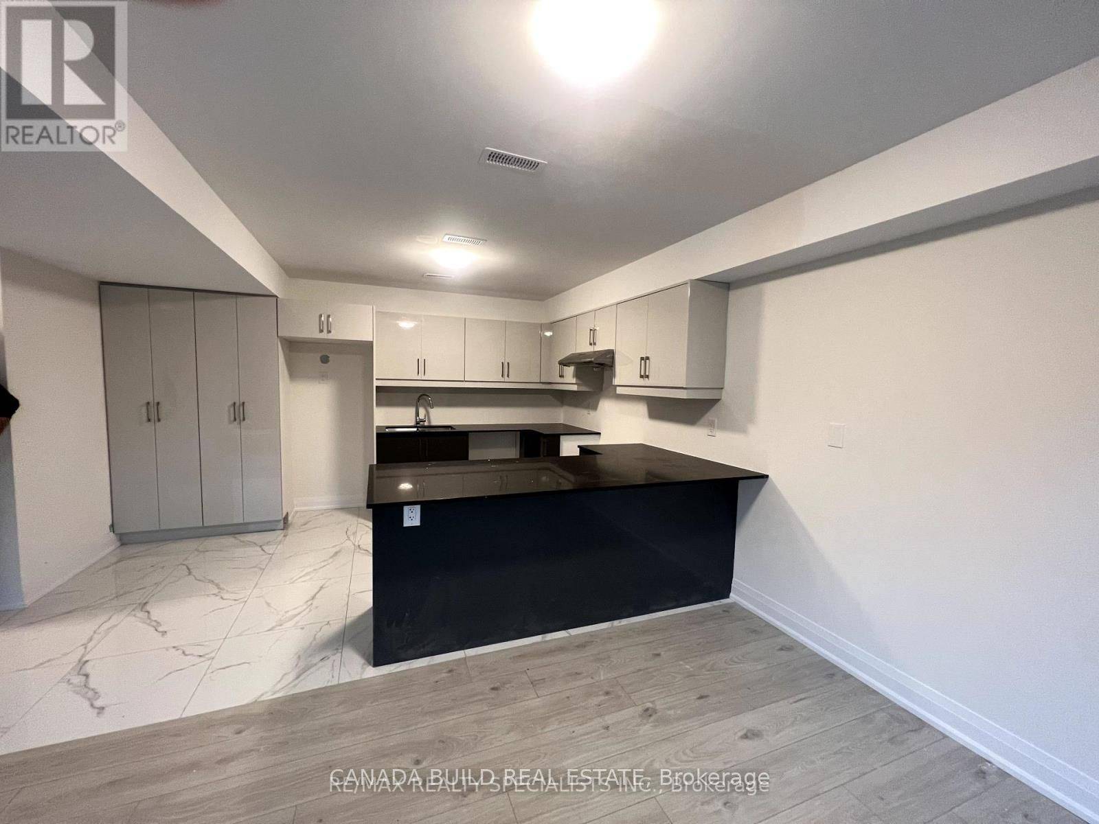 Kitchener, ON N2R 5C5,183 victoria ST N #1