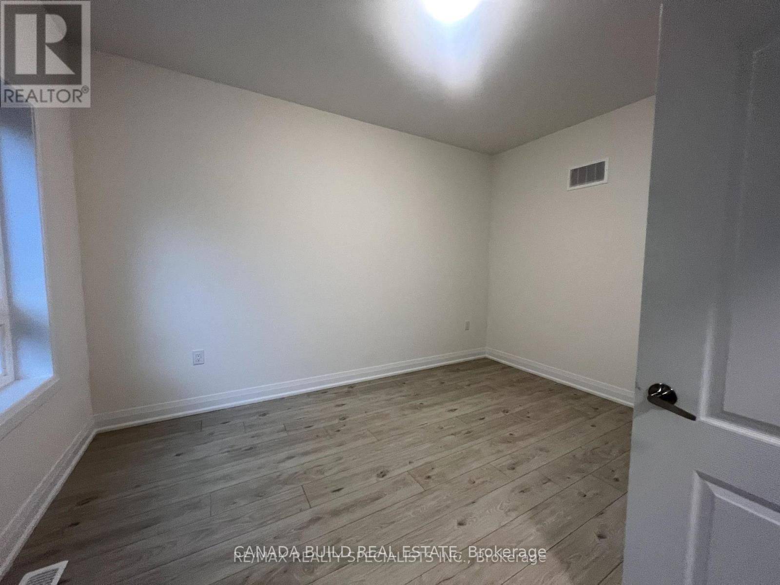 Kitchener, ON N2R 5C5,183 victoria ST N #1