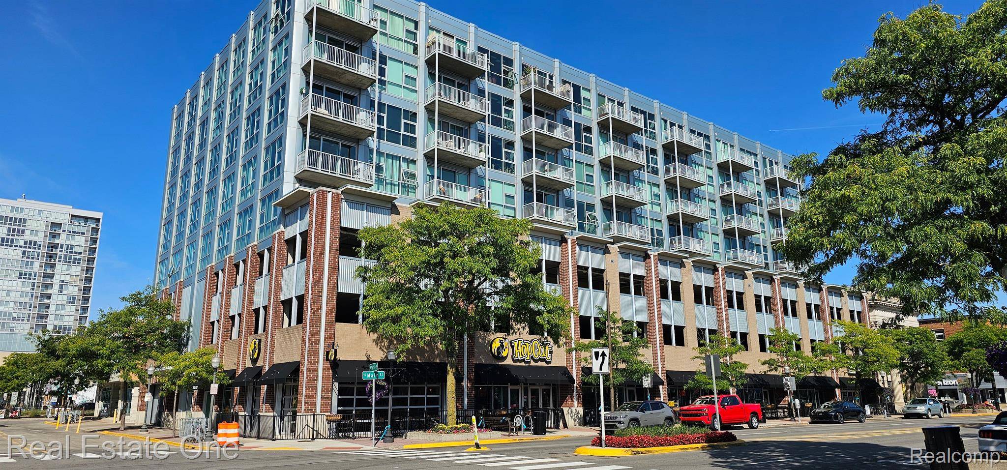 Royal Oak, MI 48067,100 W 5th ST #406